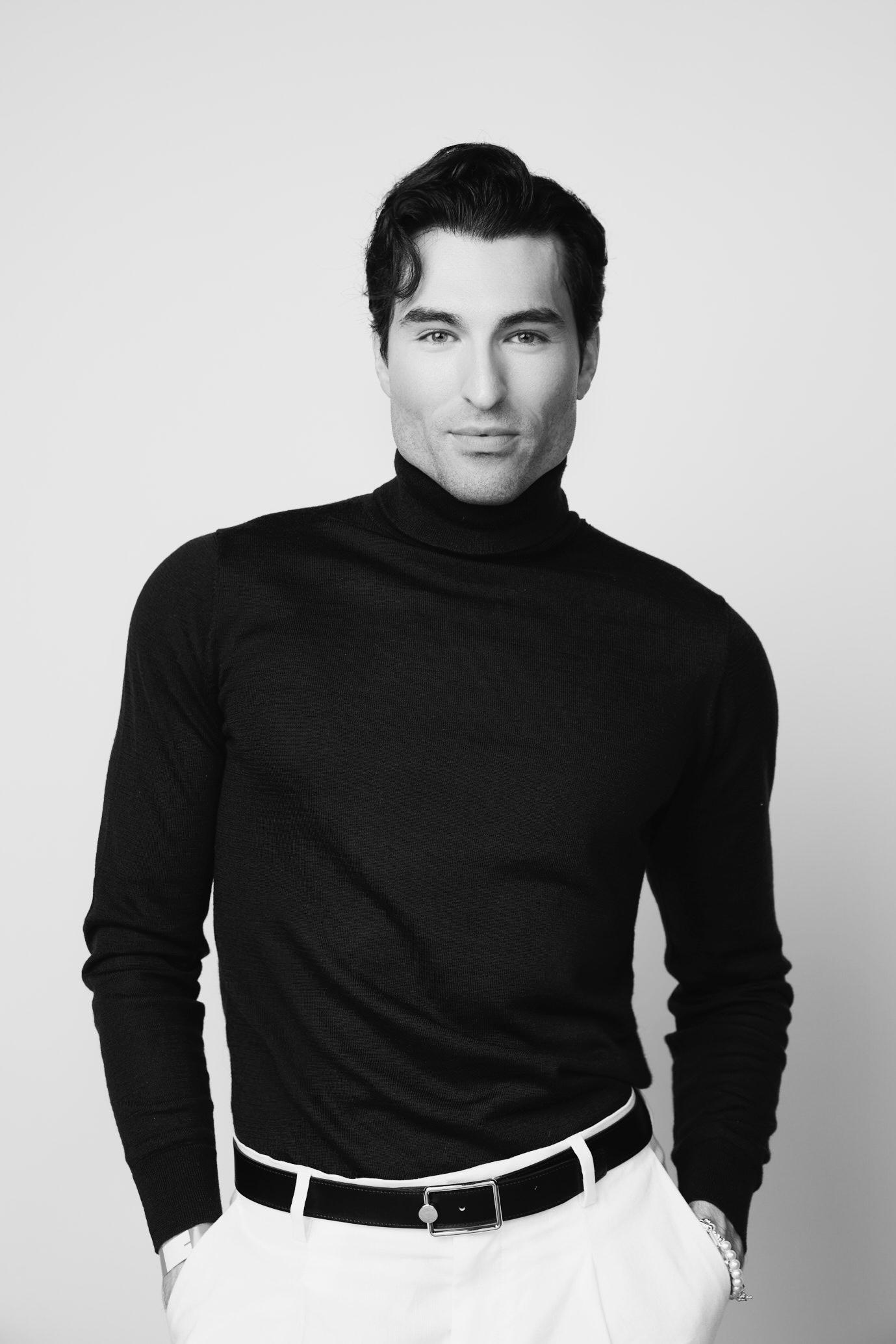 actor Sean Yves Lessard large photo