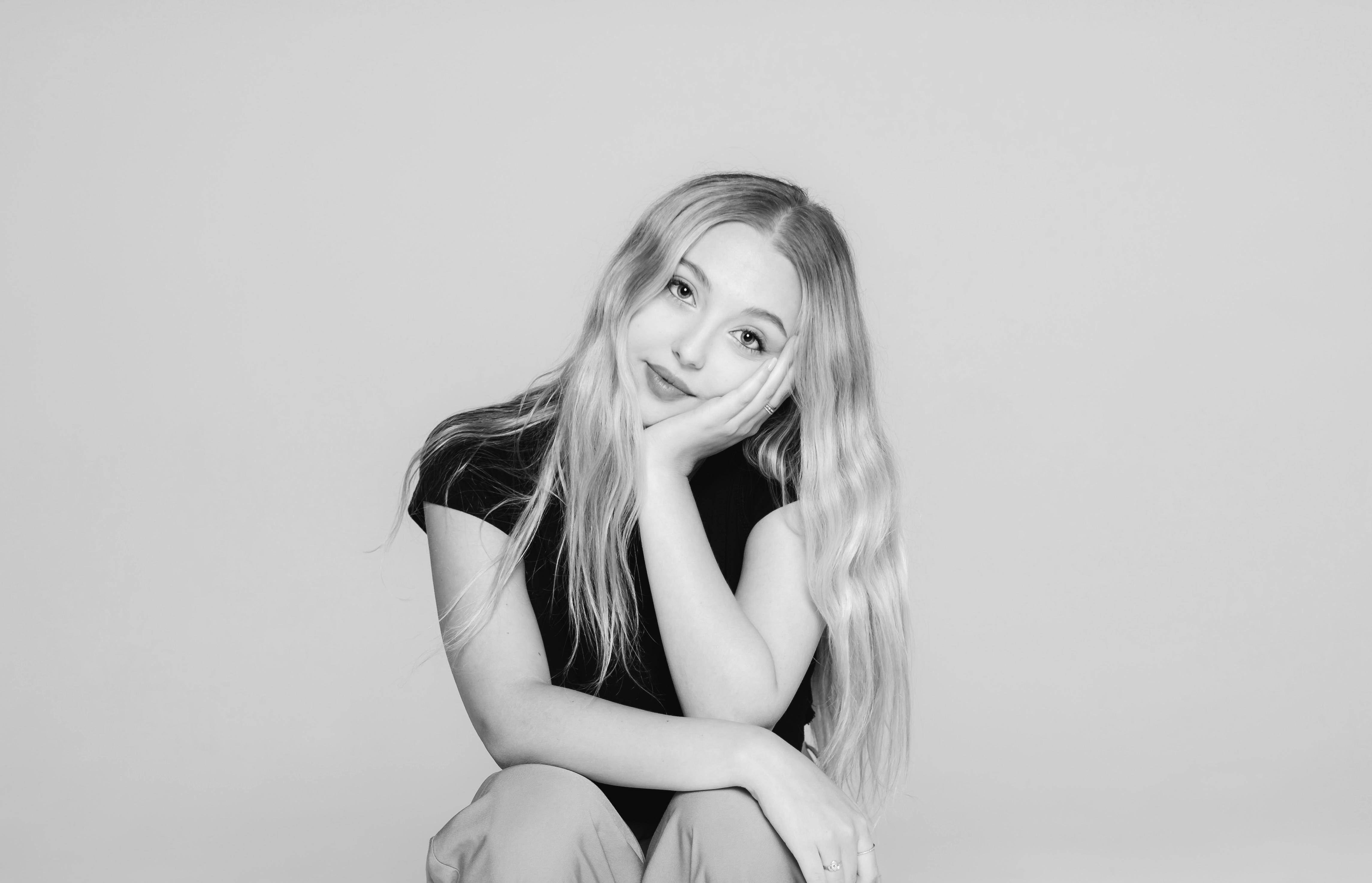 actor Lily Rosenthal large photo