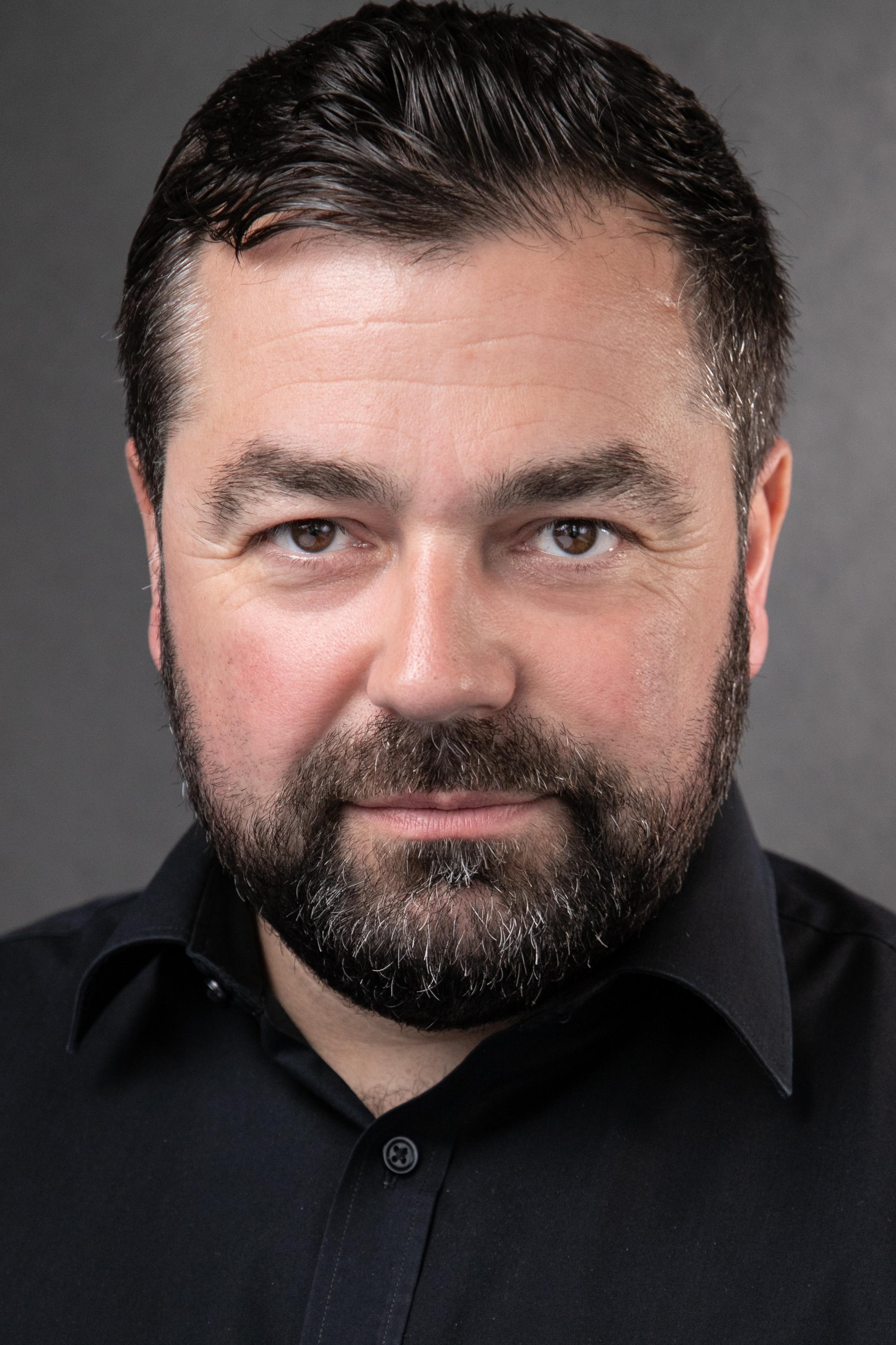 actor Scott Samain large photo