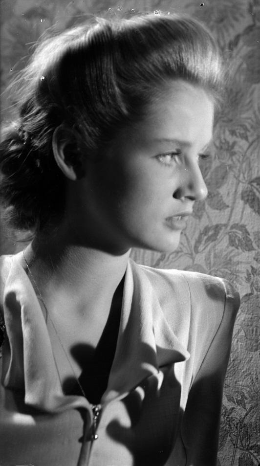 actor Inga Landgré large photo