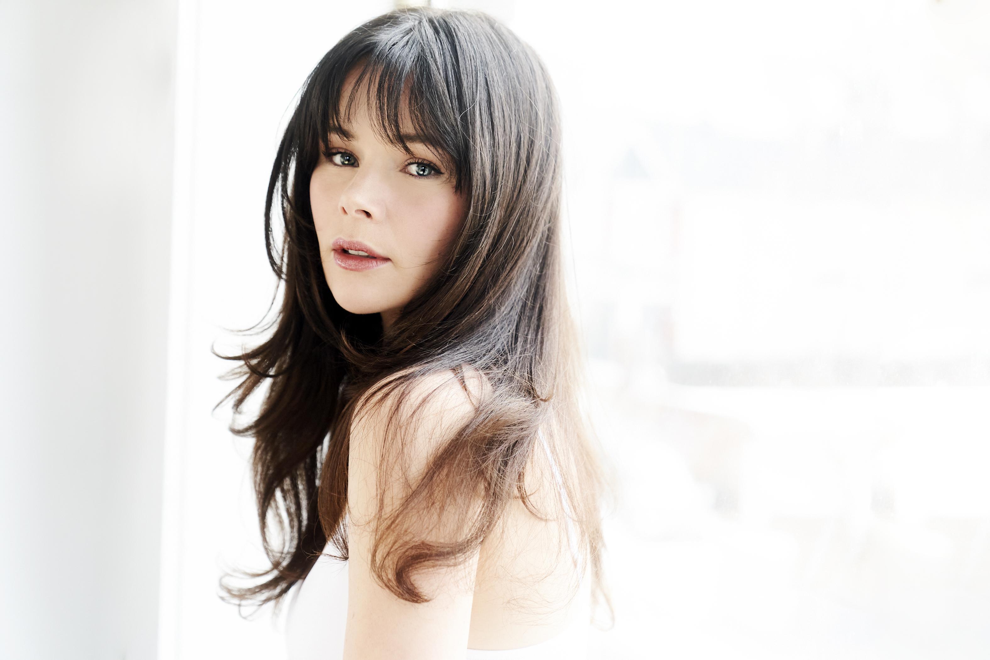 actor Deanna Jarvis large photo