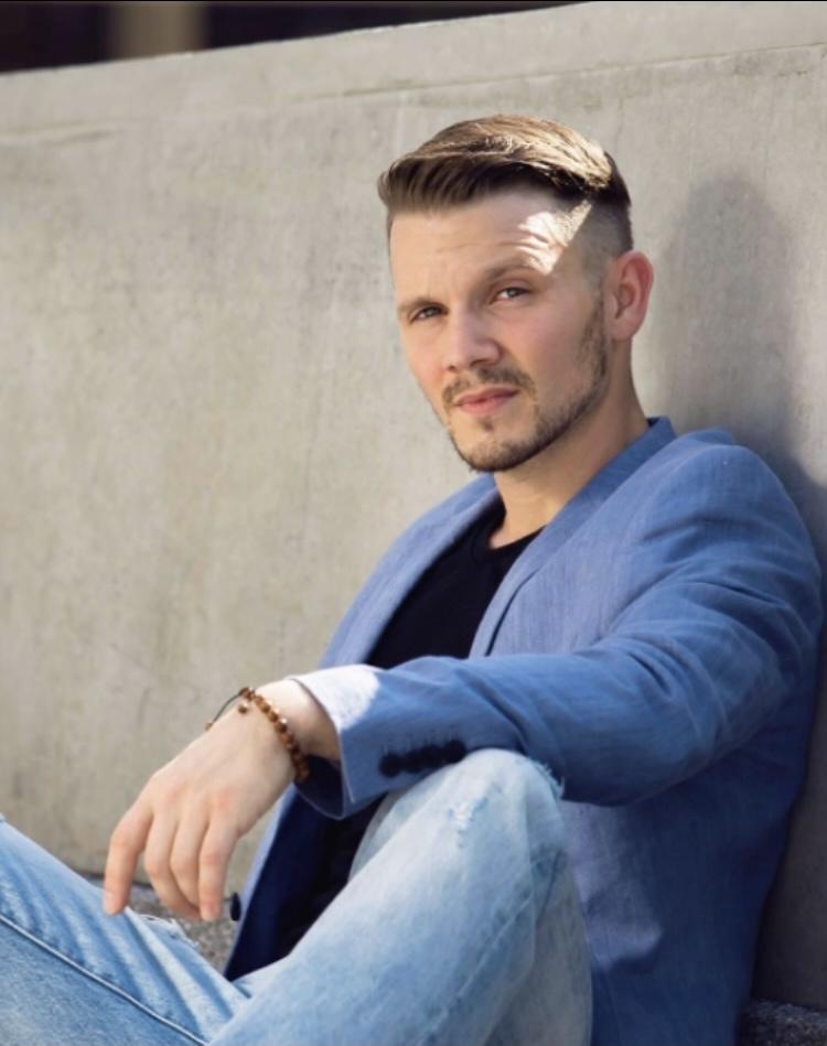 actor Tom Caserto large photo