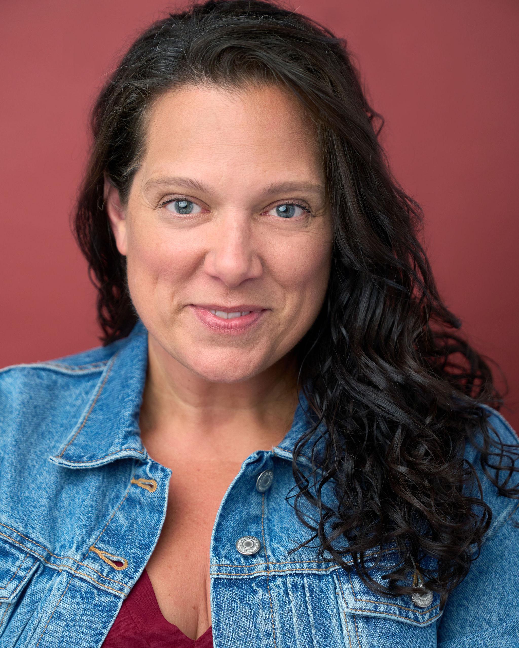 actor Eliza Kelley large photo