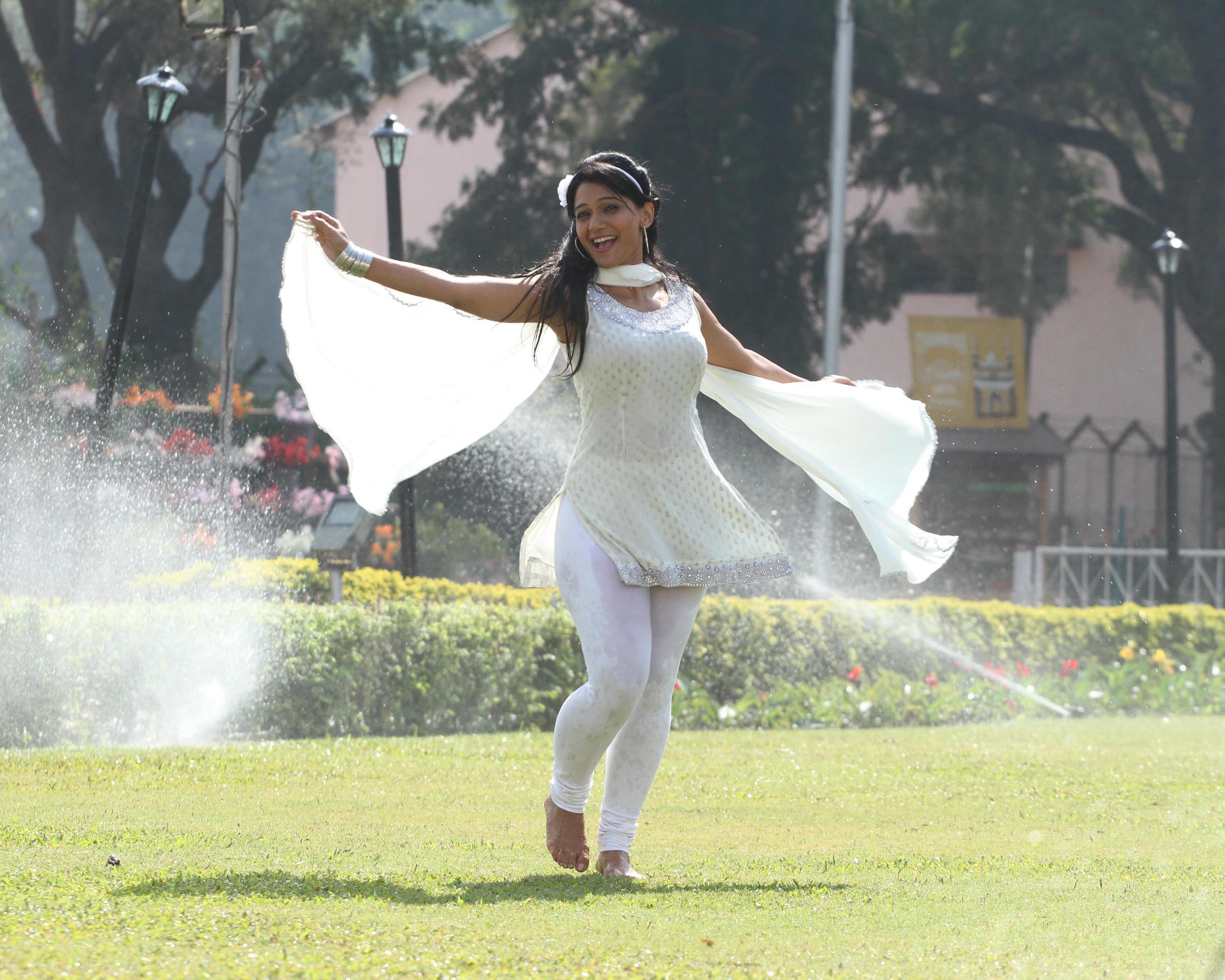 actor Urmilla Kanetkar Kothare large photo