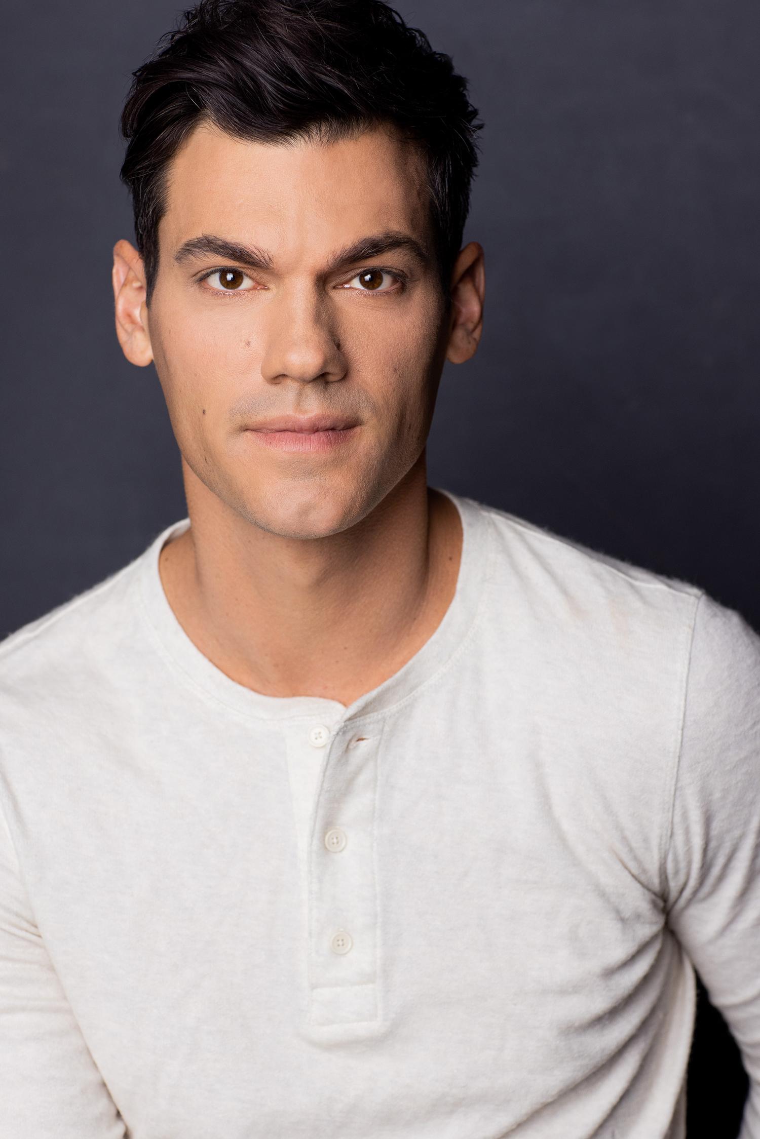 actor Robert Lenzi large photo