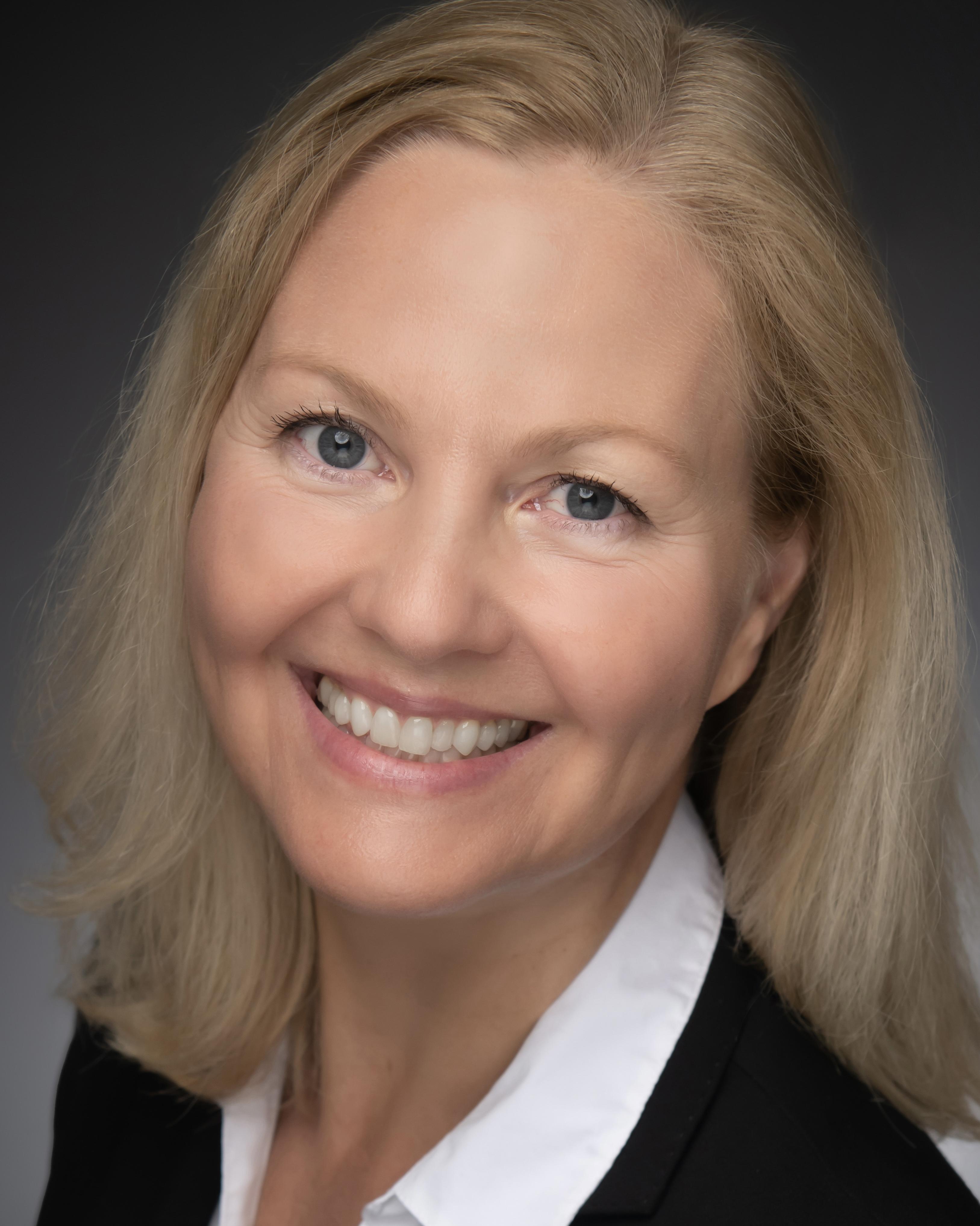 actor Holly Woodhouse large photo