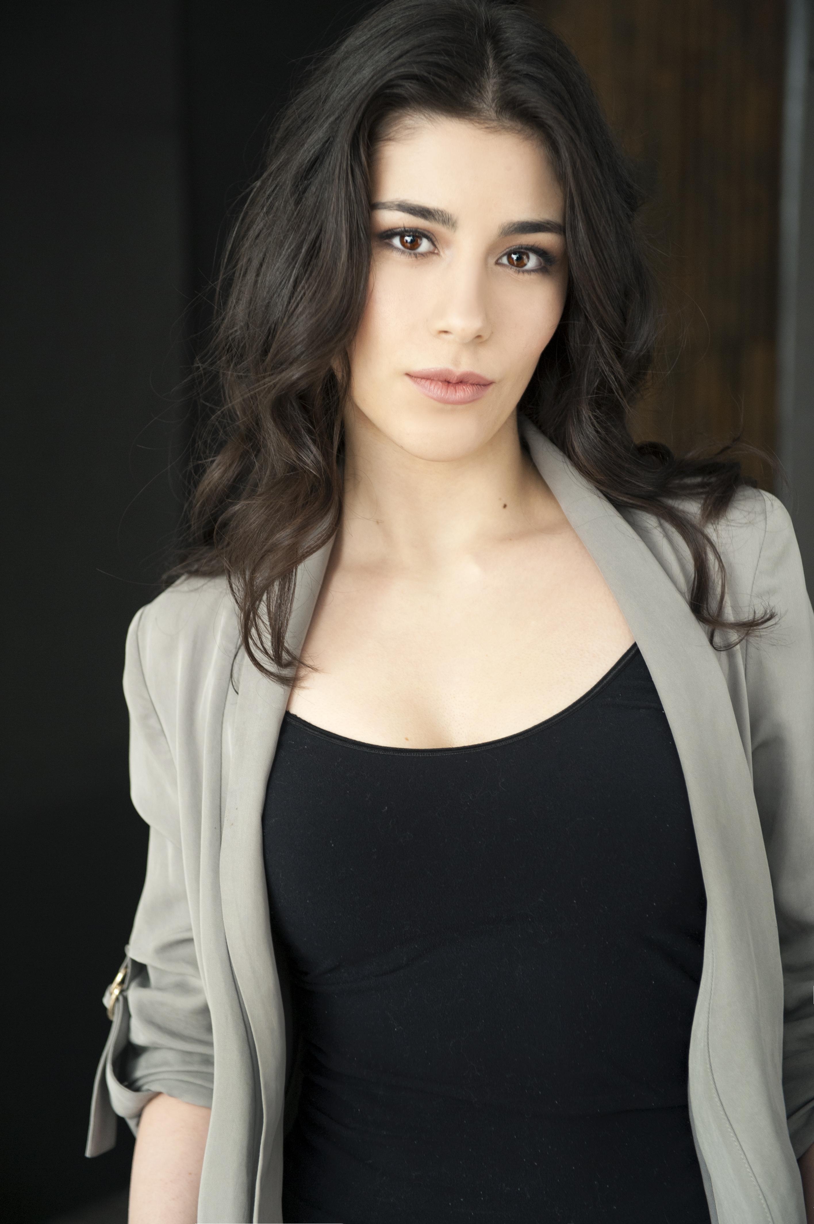 actor Victoria Raskin large photo