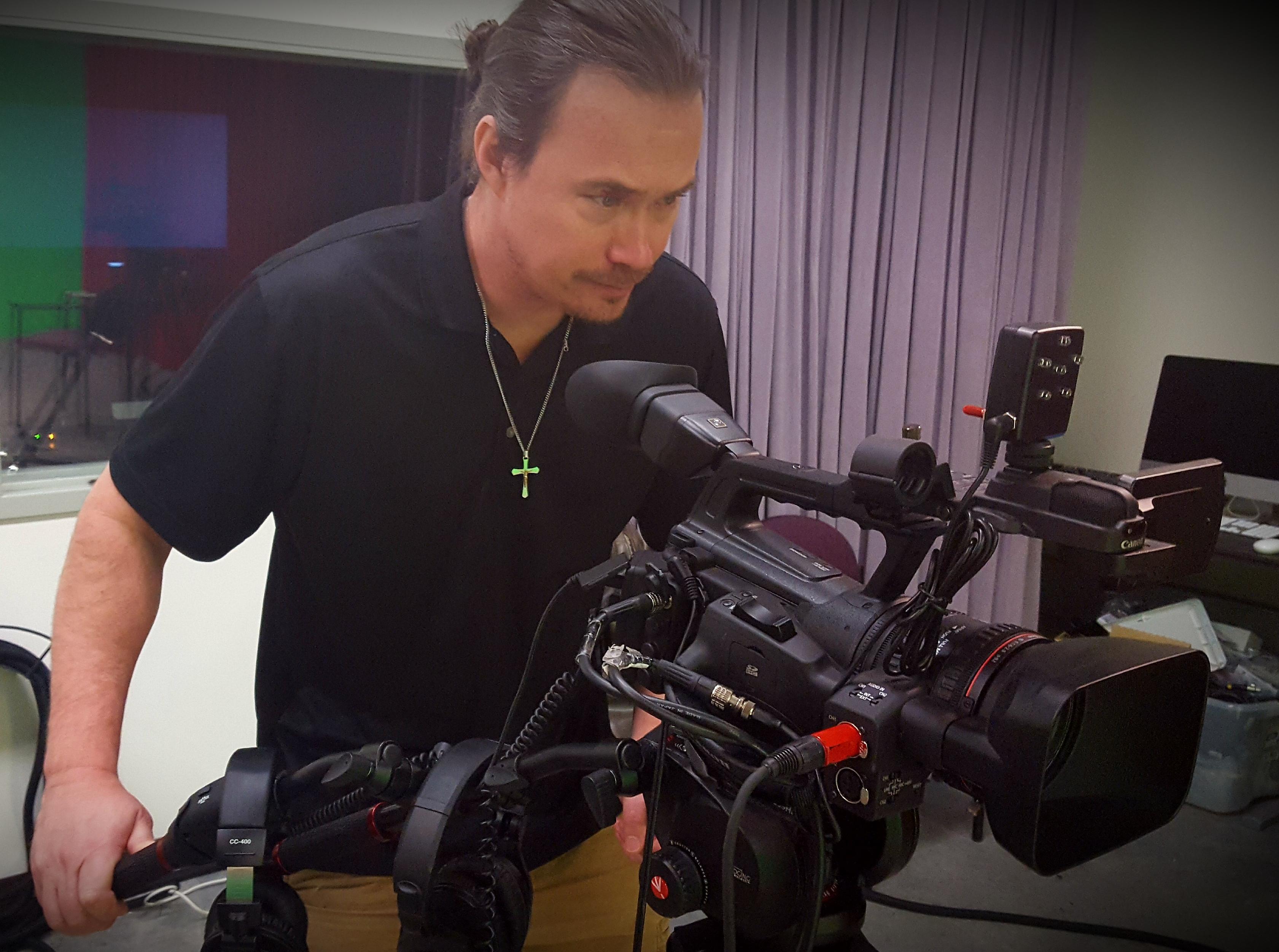 actor Jeffrey Schneider large photo