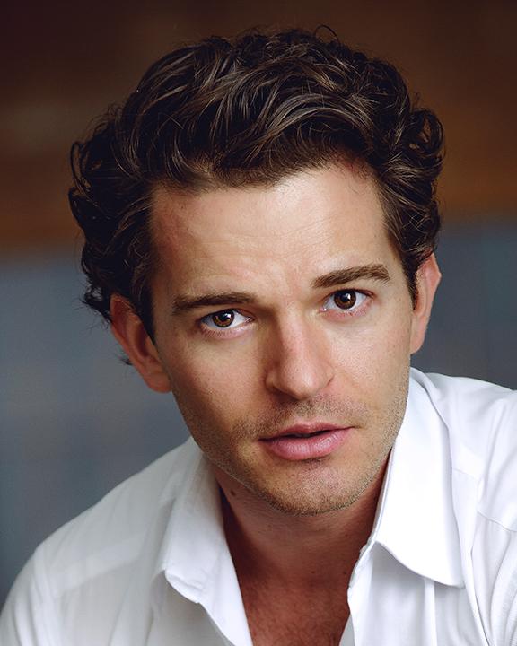 actor Dominic Allburn large photo