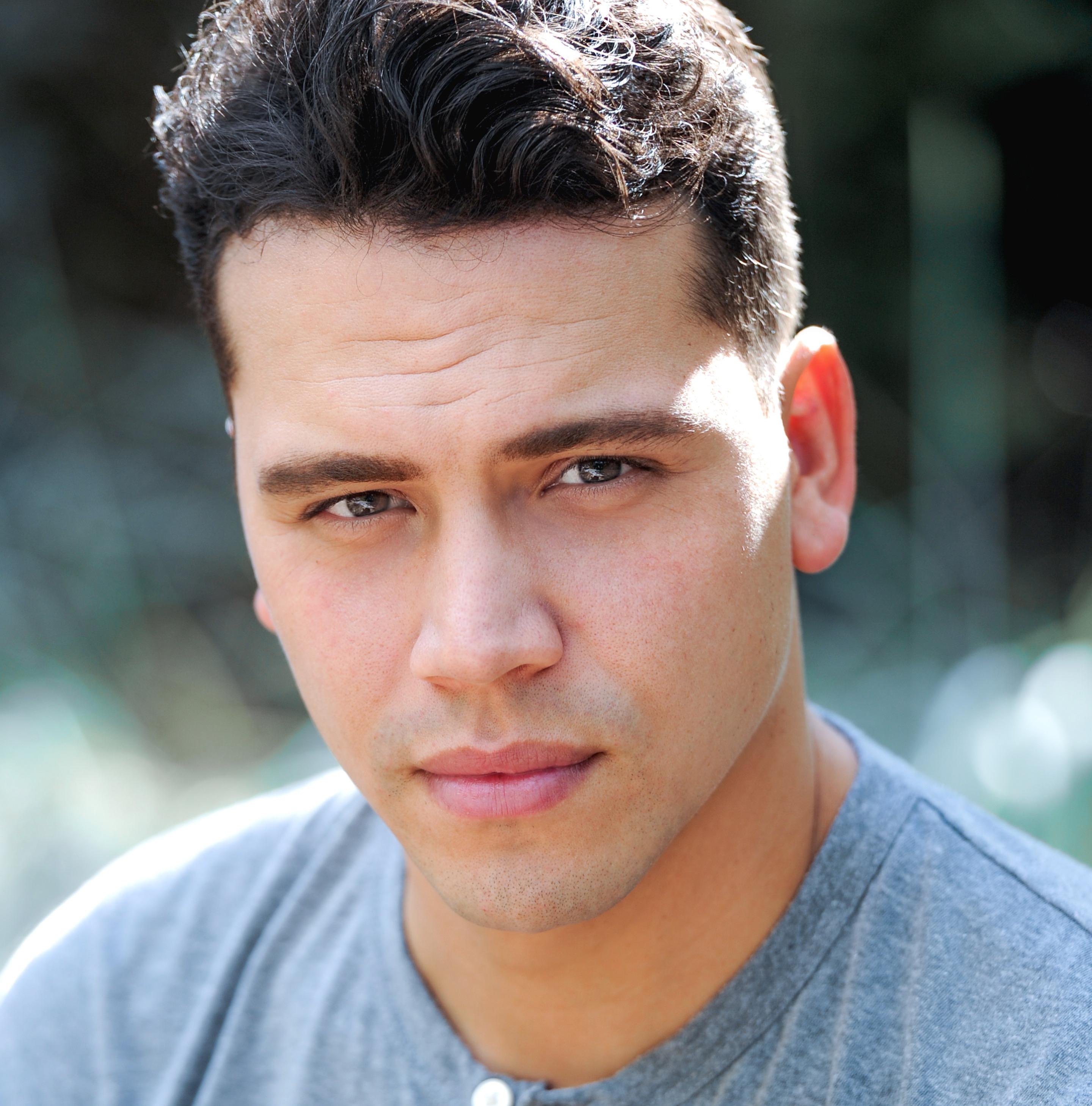 actor Cris Ruiz large photo