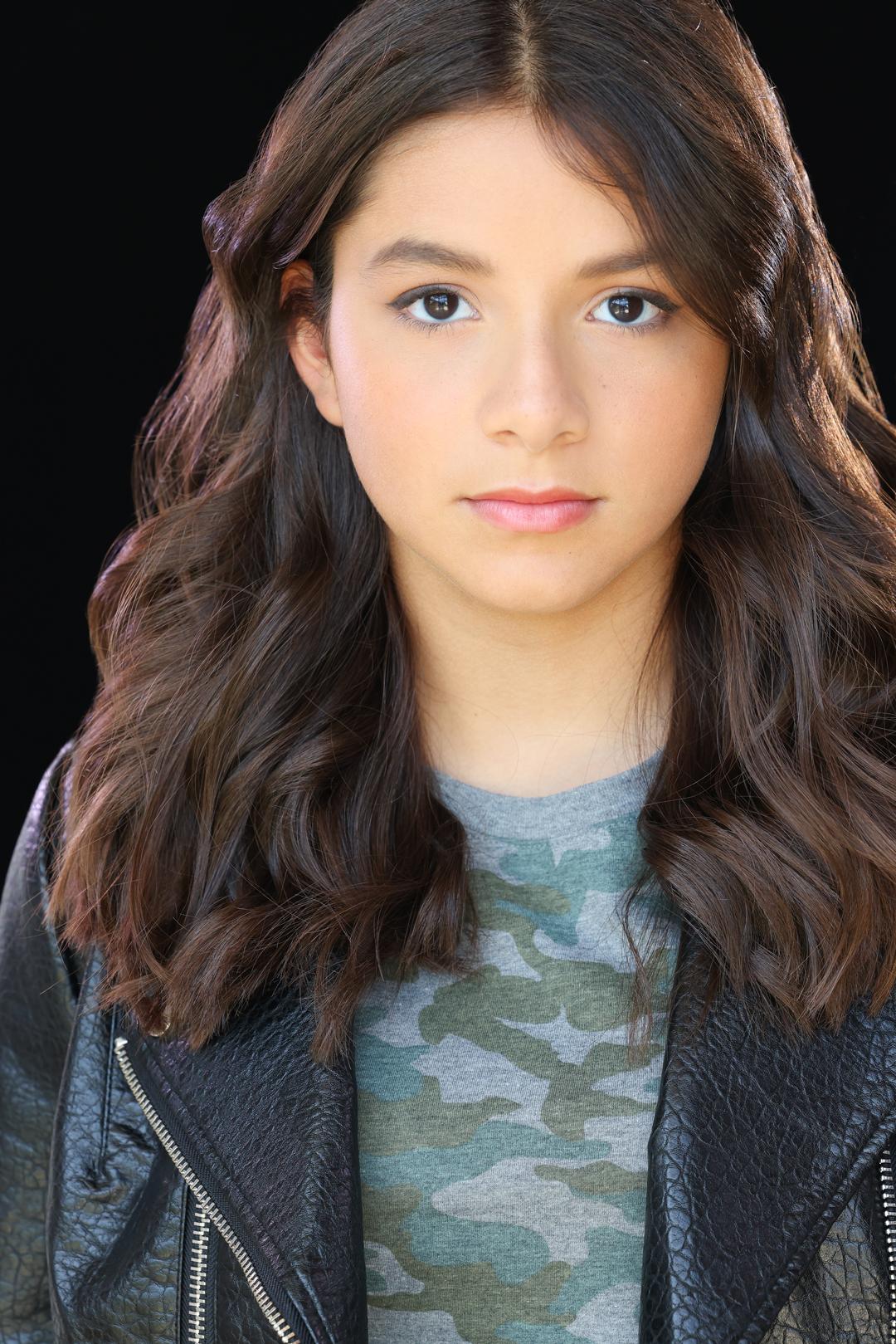 actor Hailey Hermida large photo