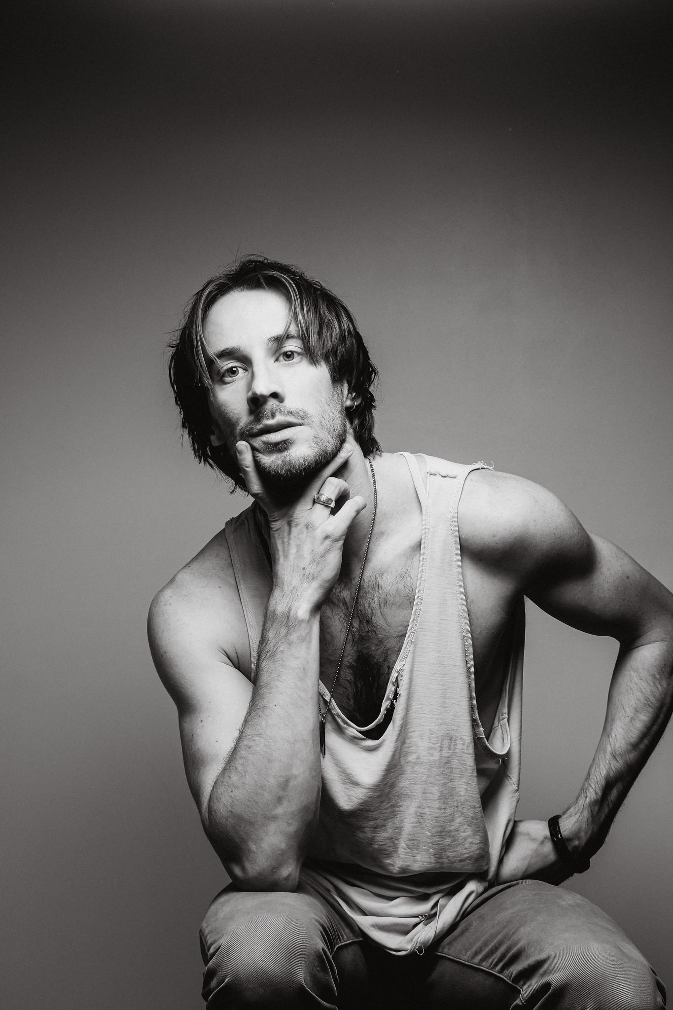 actor Garrett Young large photo