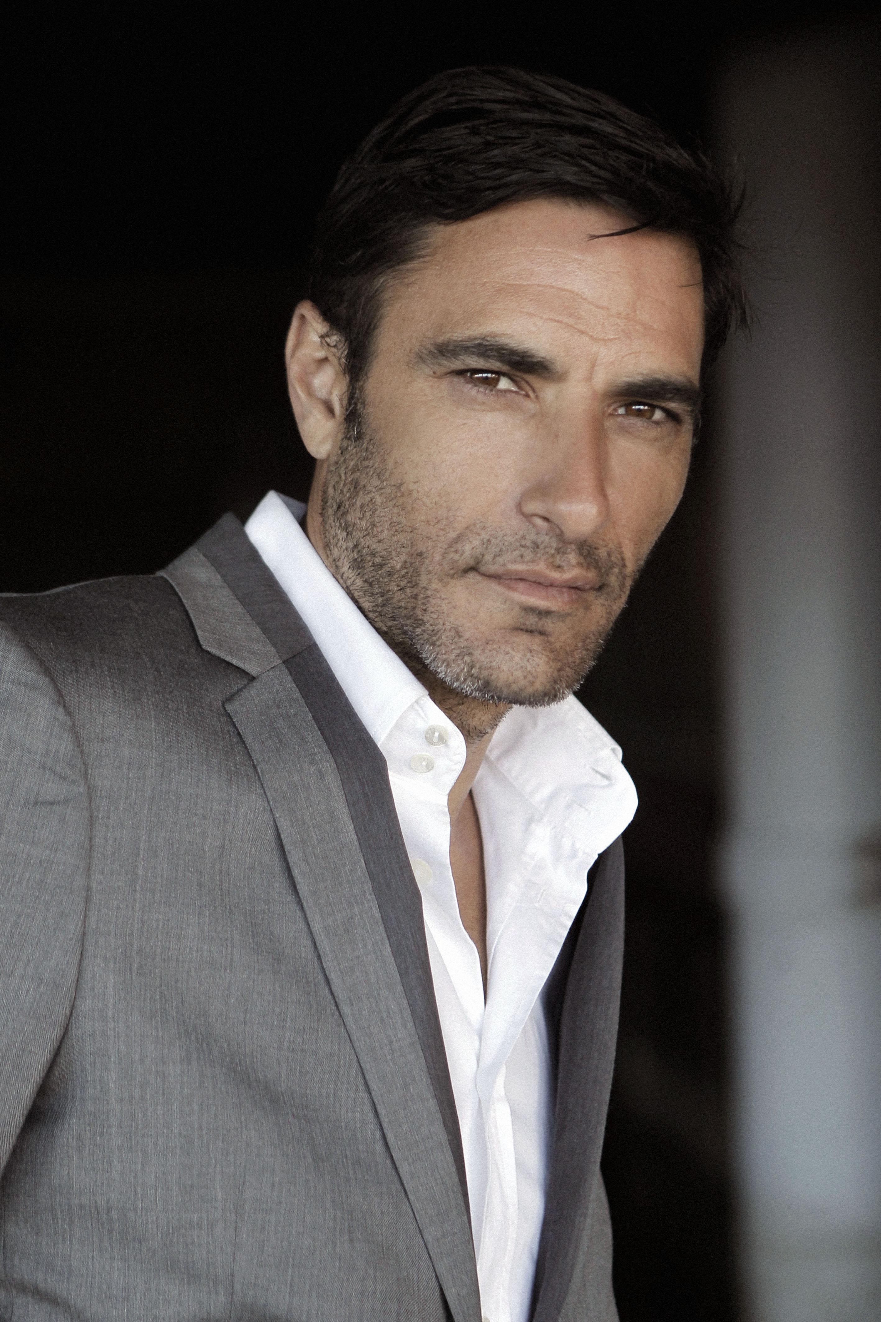 actor Israel Sáez de Miguel large photo