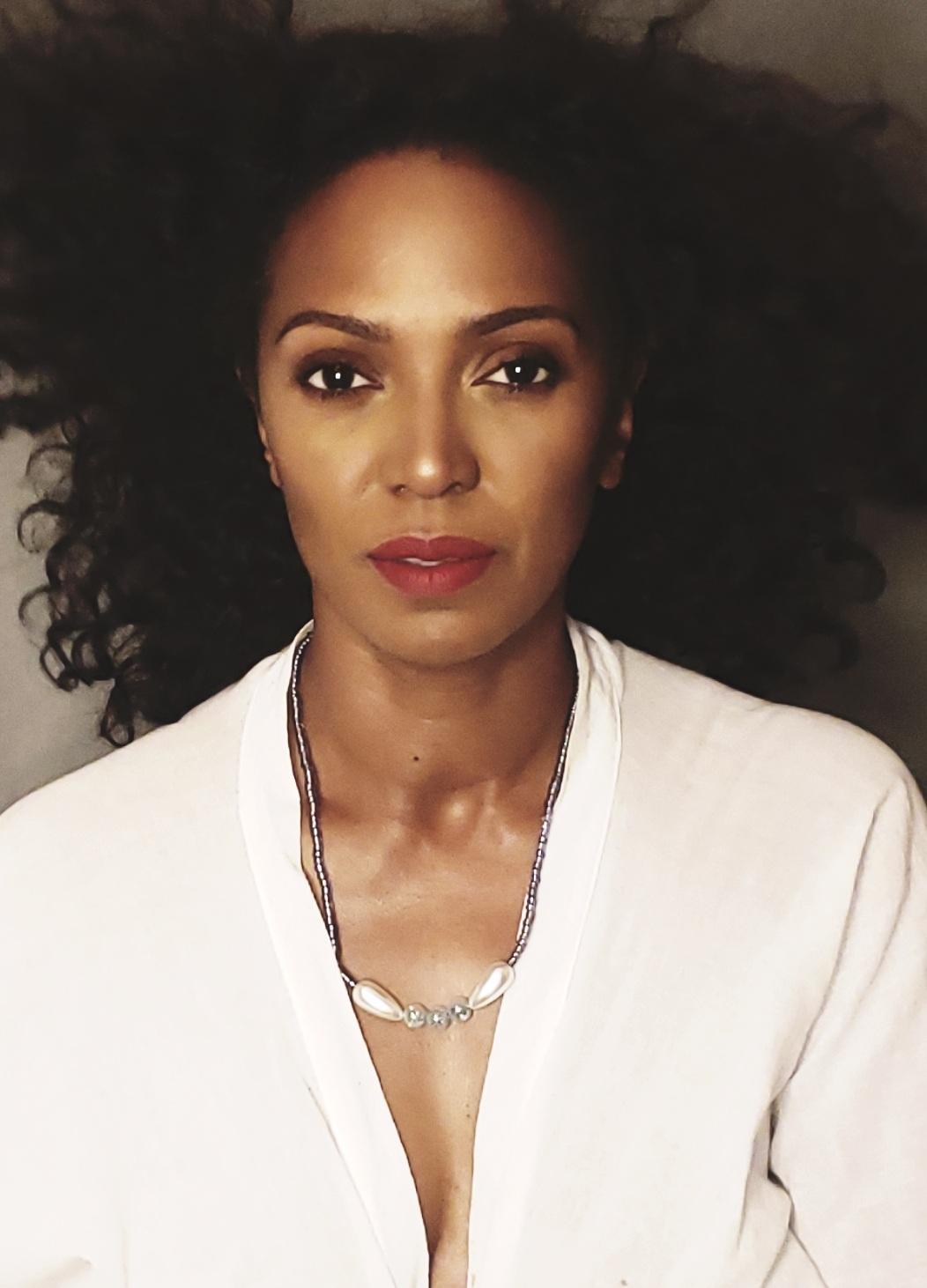 actor Dierdra McDowell large photo