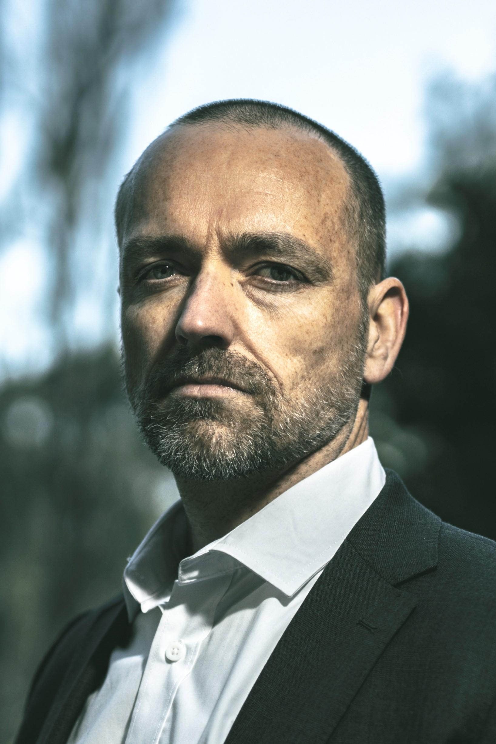 actor Luke Hendrickson large photo