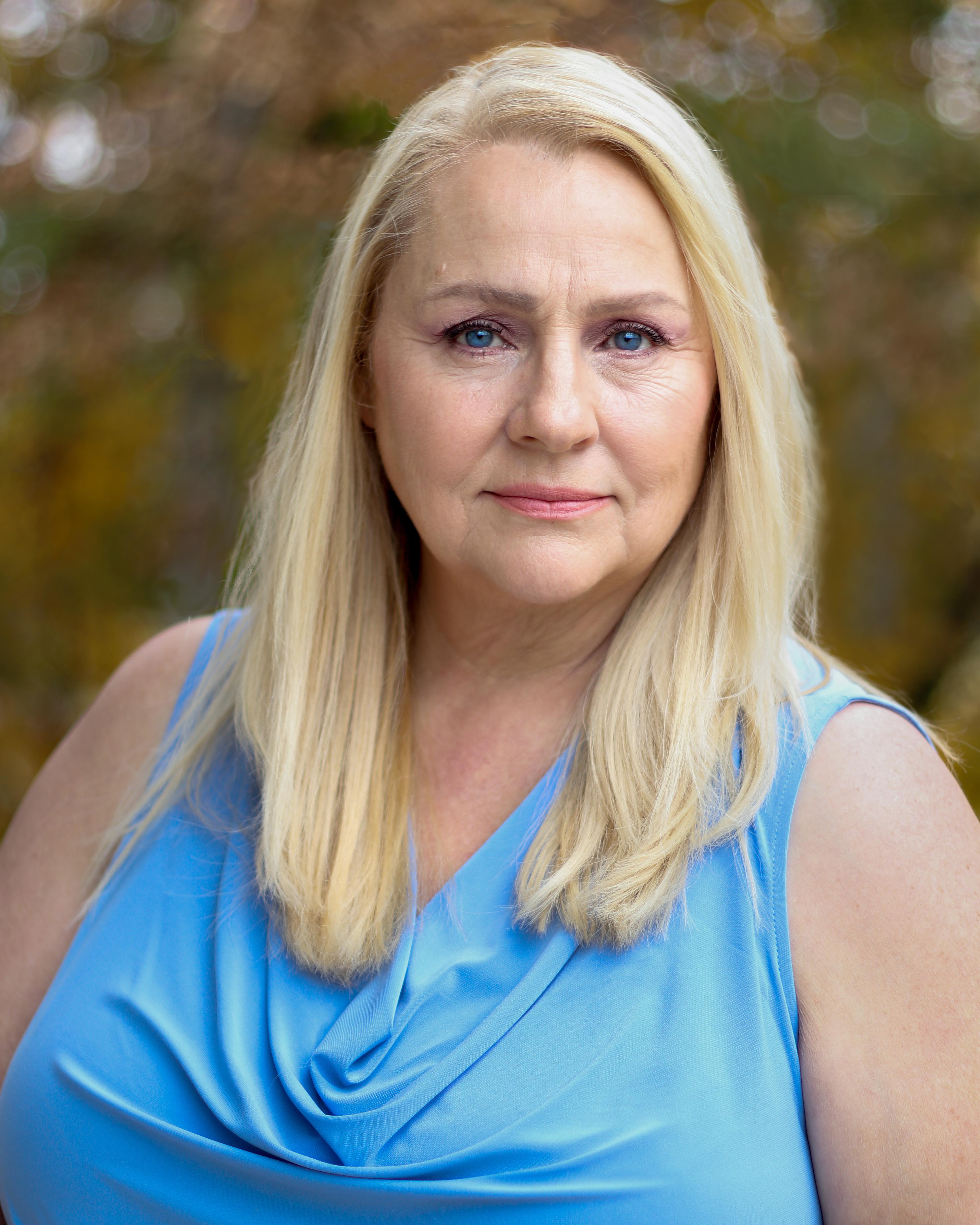 actor Rhonda Mitchell large photo