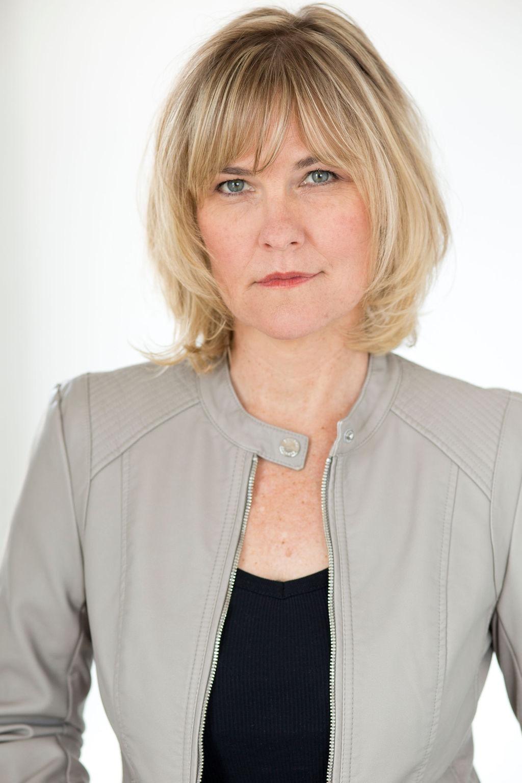 actor Kelly McAndrew large photo