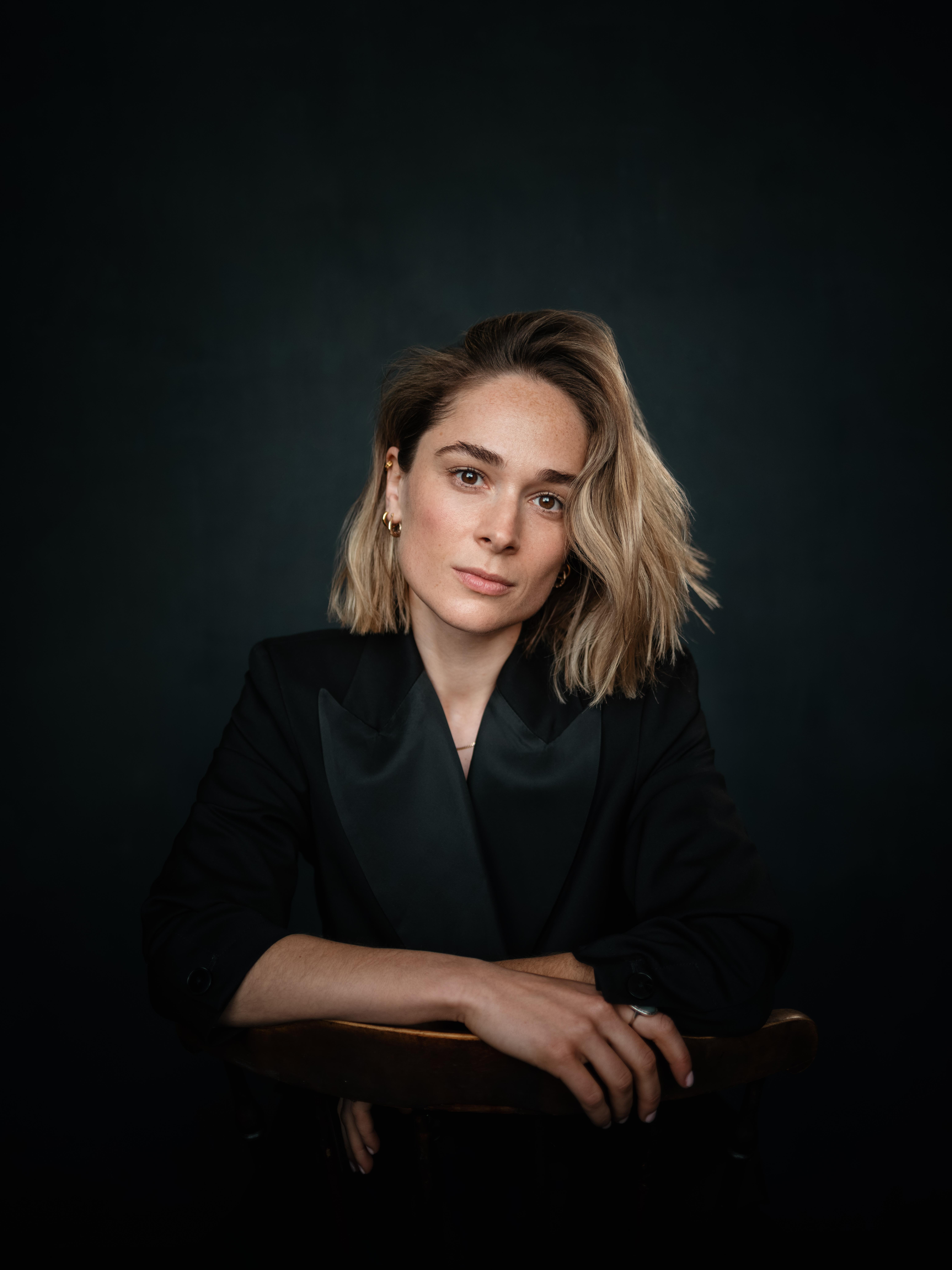 actor Phoebe Sparrow large photo