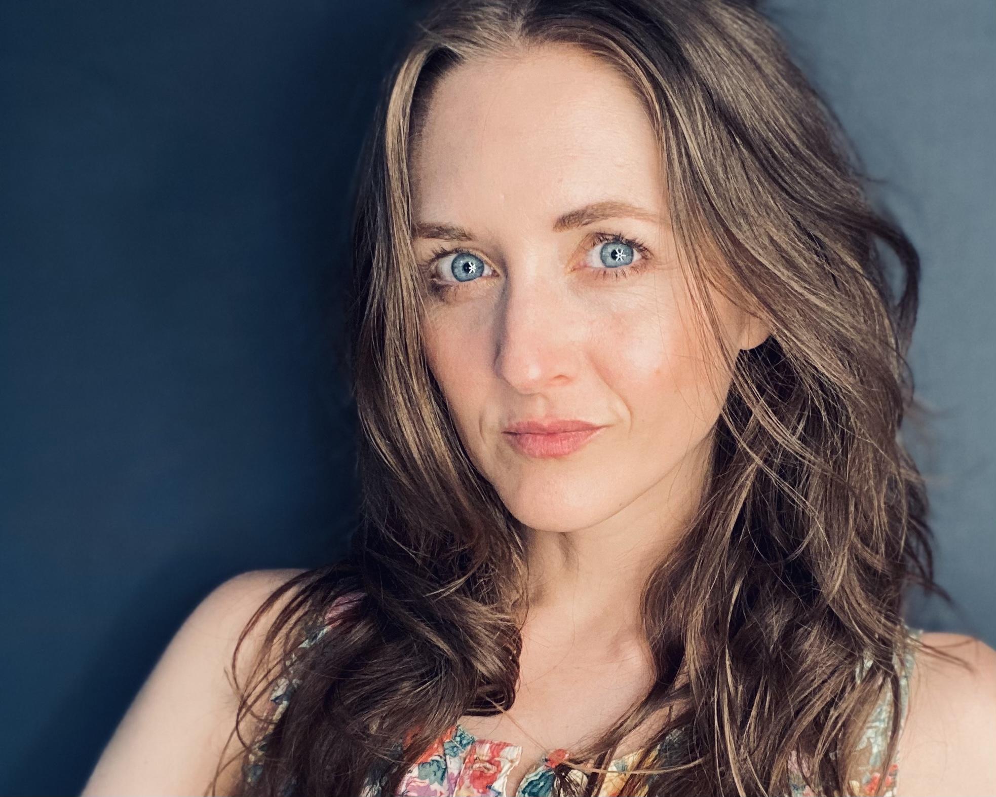 actor Angela Roxanne Lazar large photo