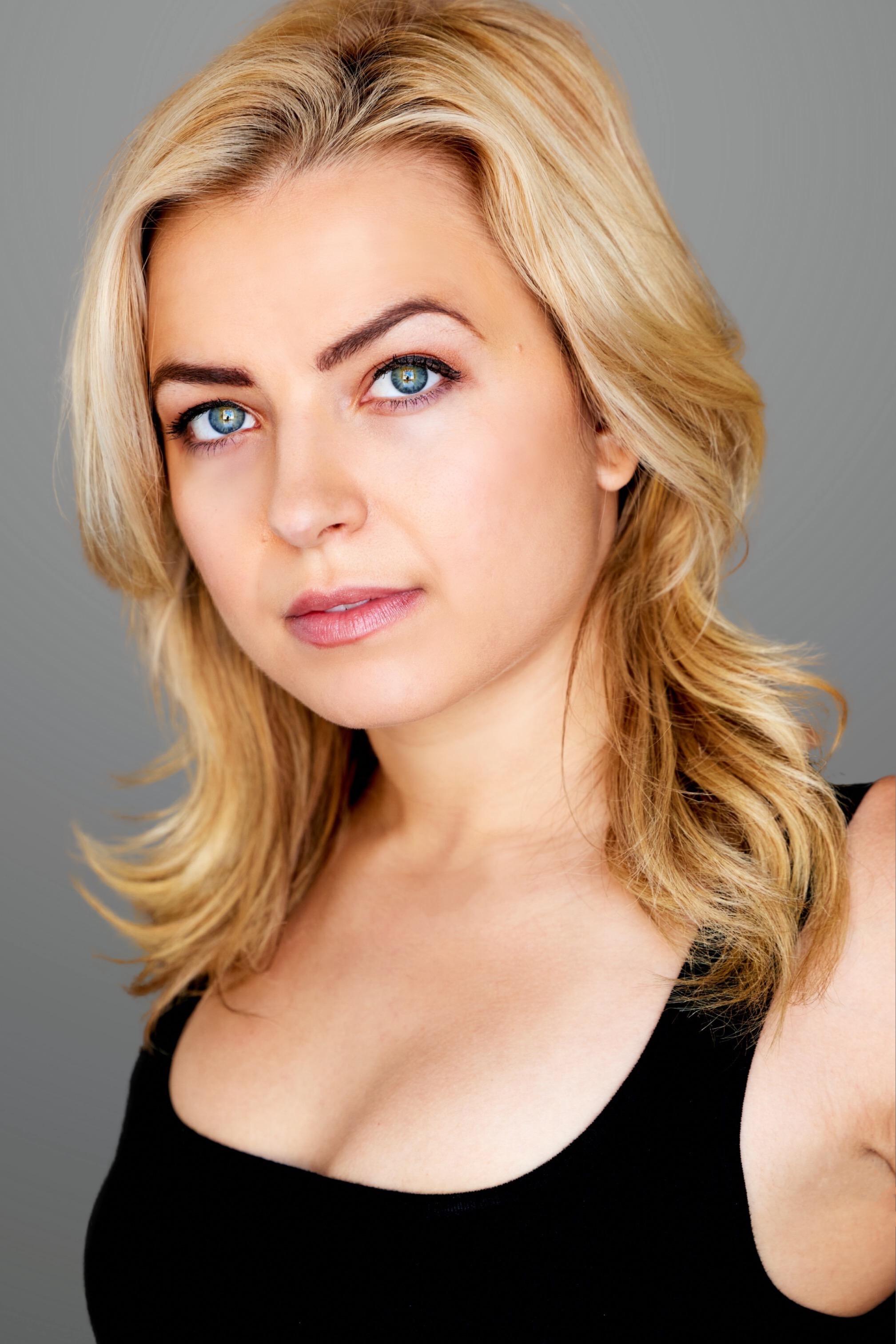 actor Lauren Elyse Buckley large photo