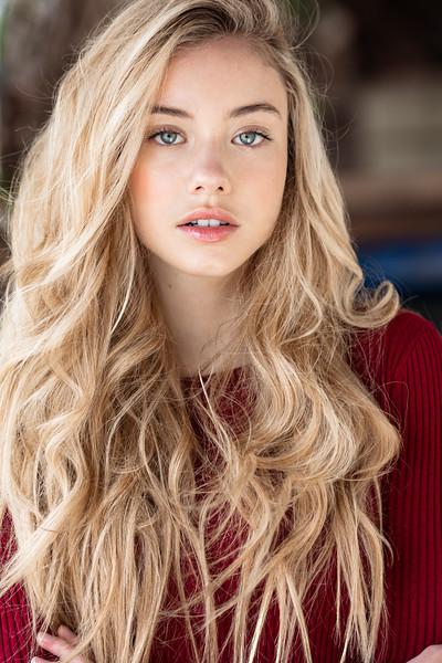 actor Jessica Treska large photo