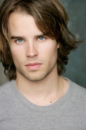 actor Carson Aune large photo