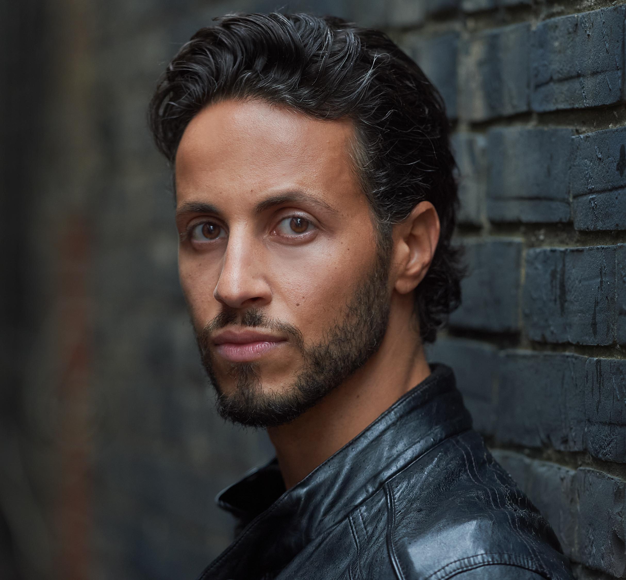 actor Chris Kapeleris large photo