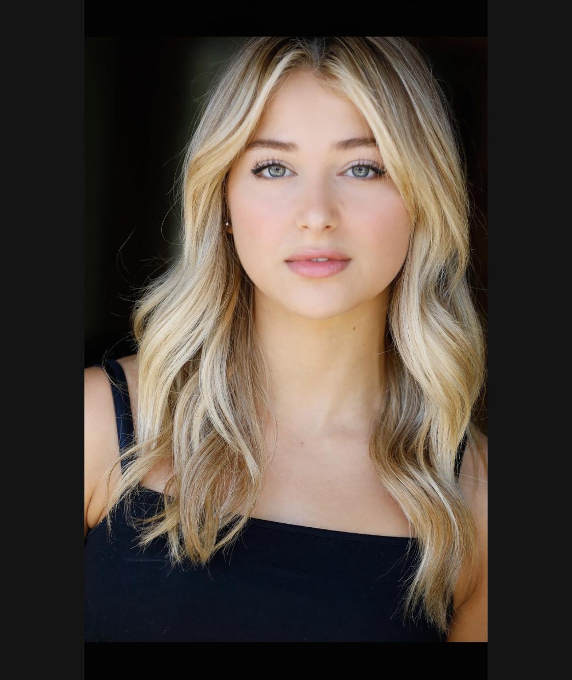 actor Yelena Friedman large photo