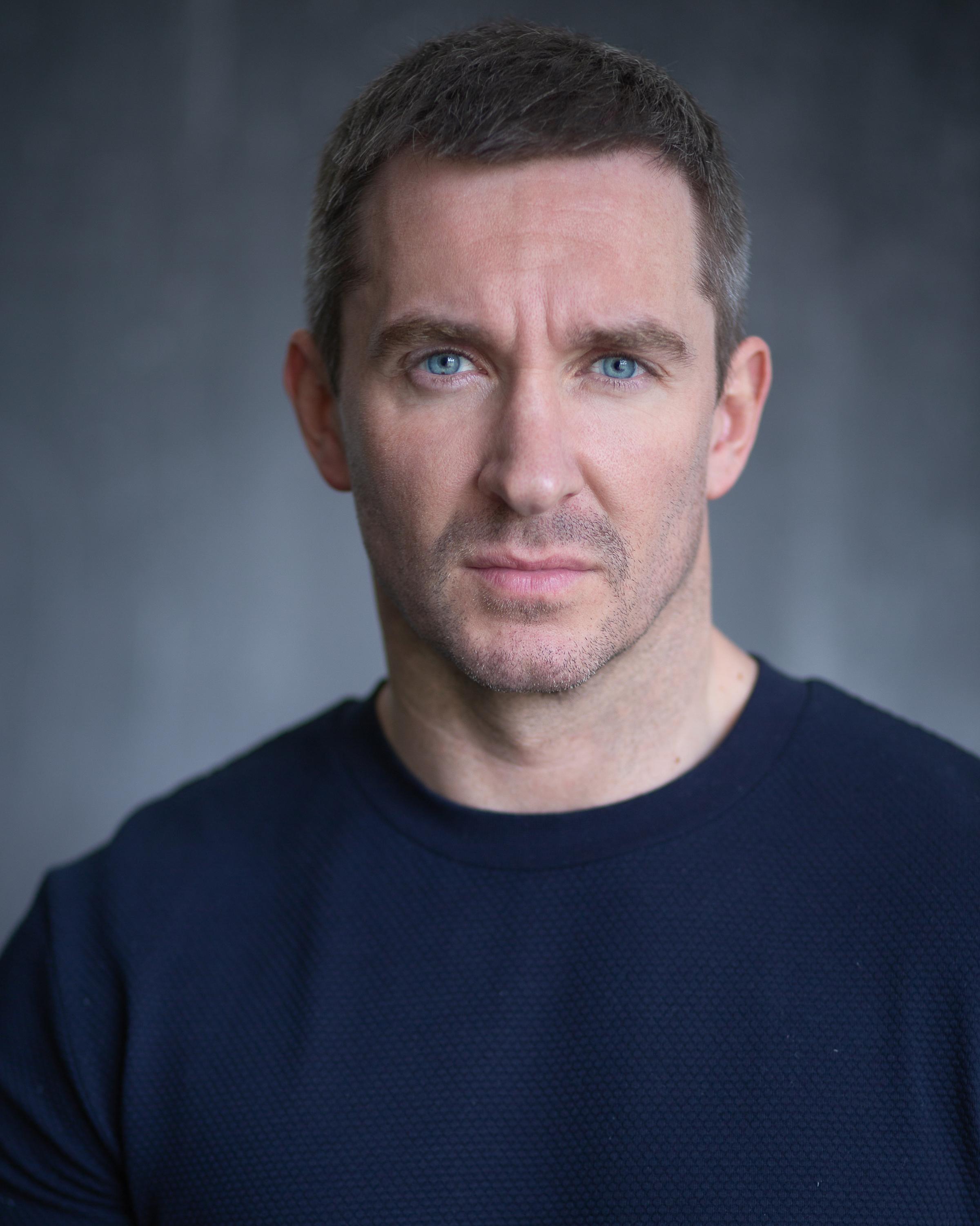 actor Anthony Quinlan large photo