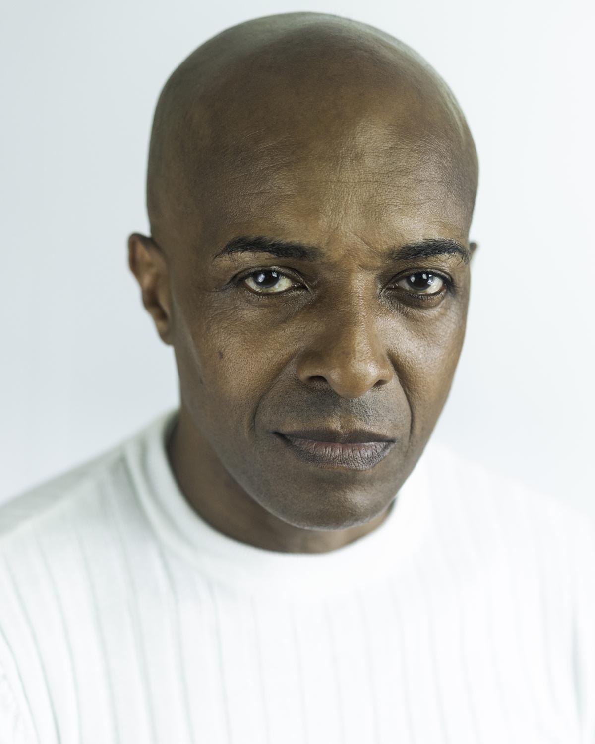 actor Robert Grose large photo