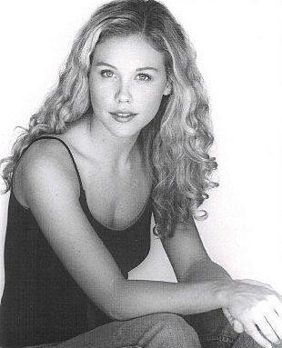 actor Amanda Baker large photo