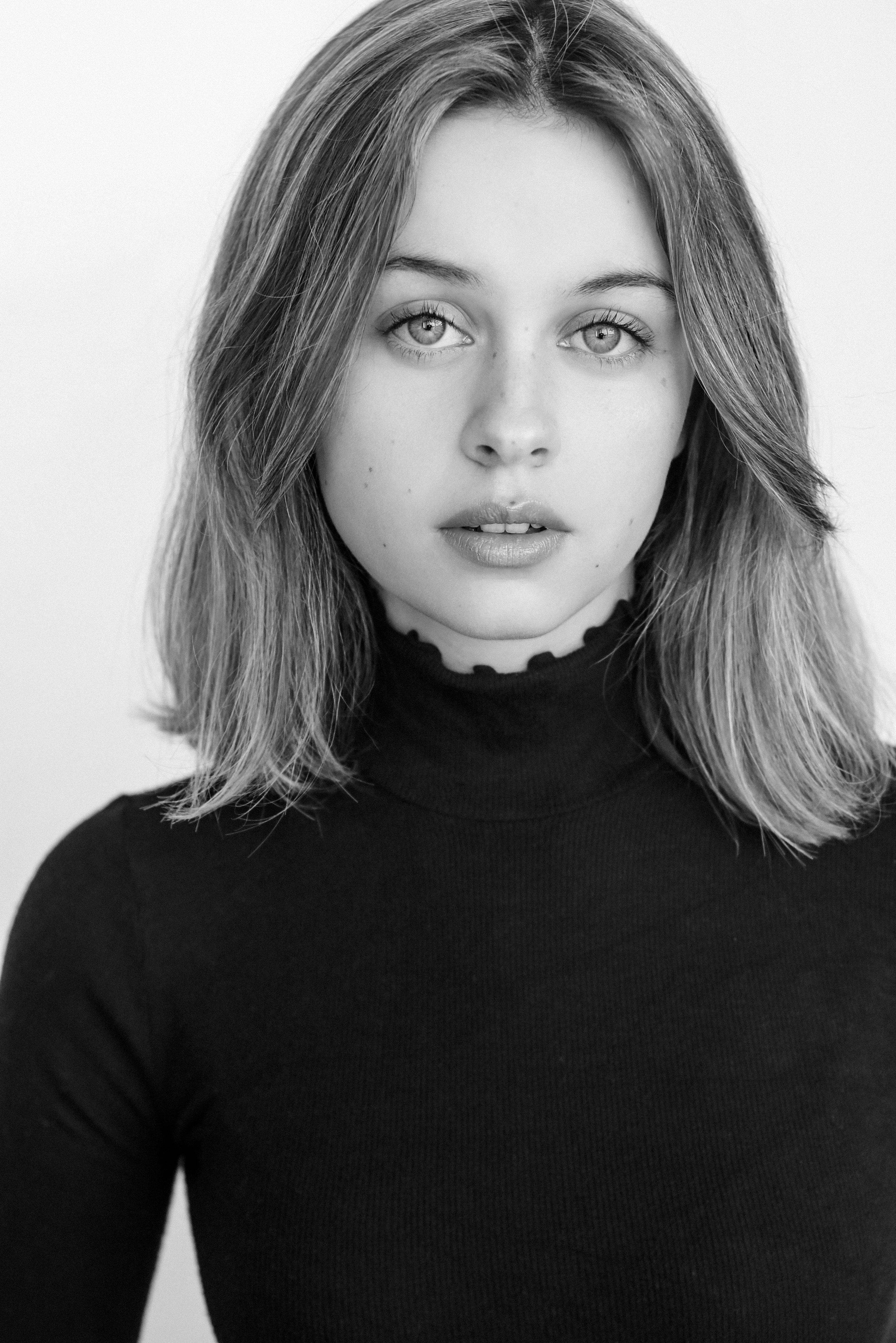 actor Amanda Fix large photo