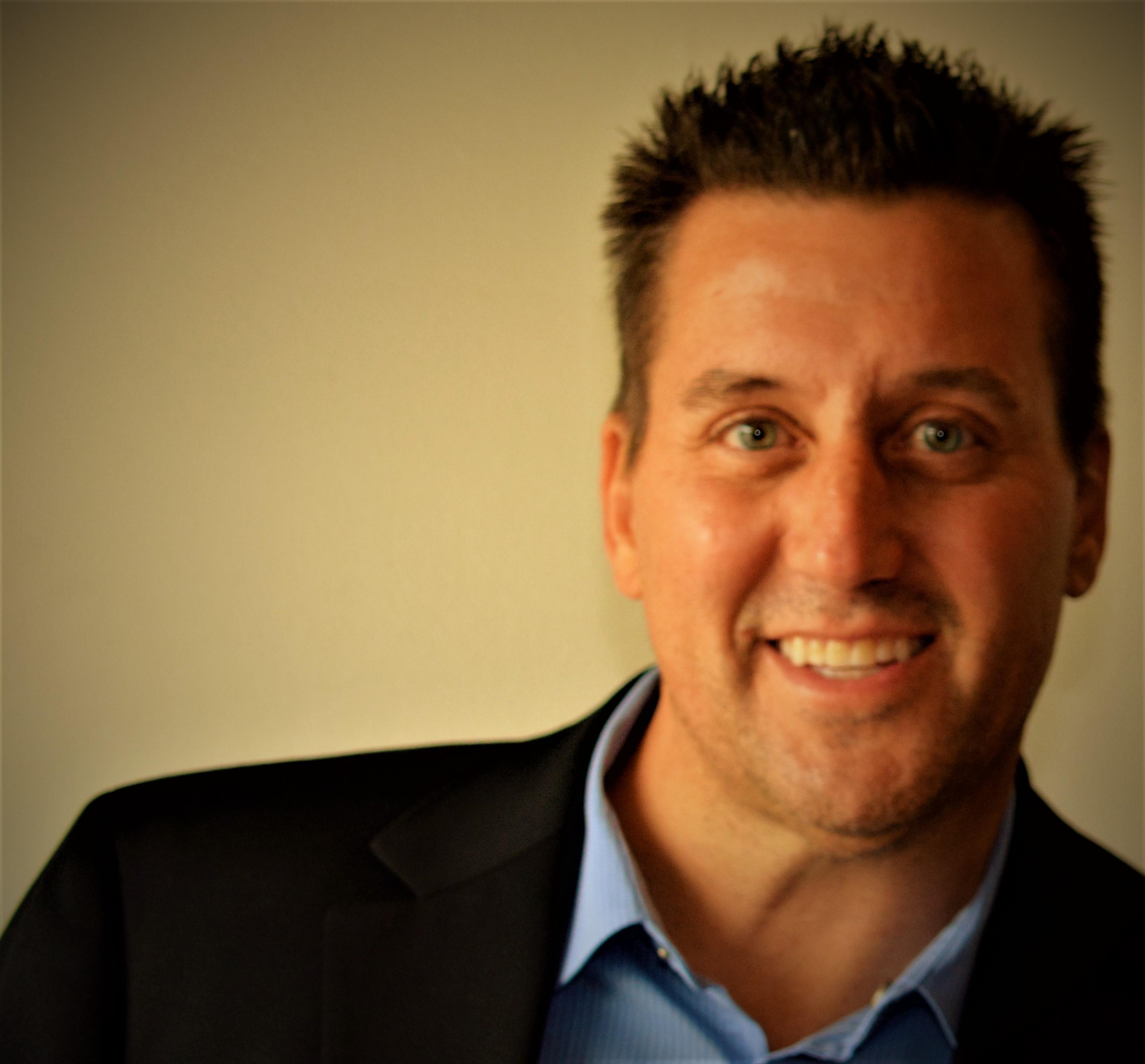 actor Derek Zemrak large photo