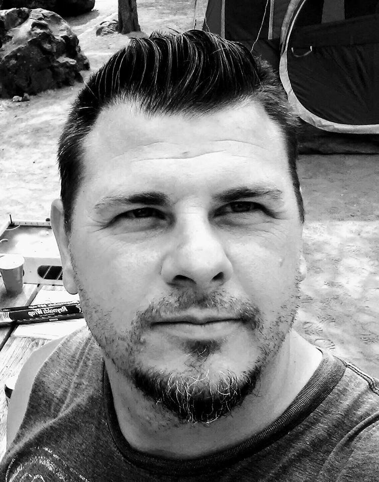 actor Larry Humphrey large photo