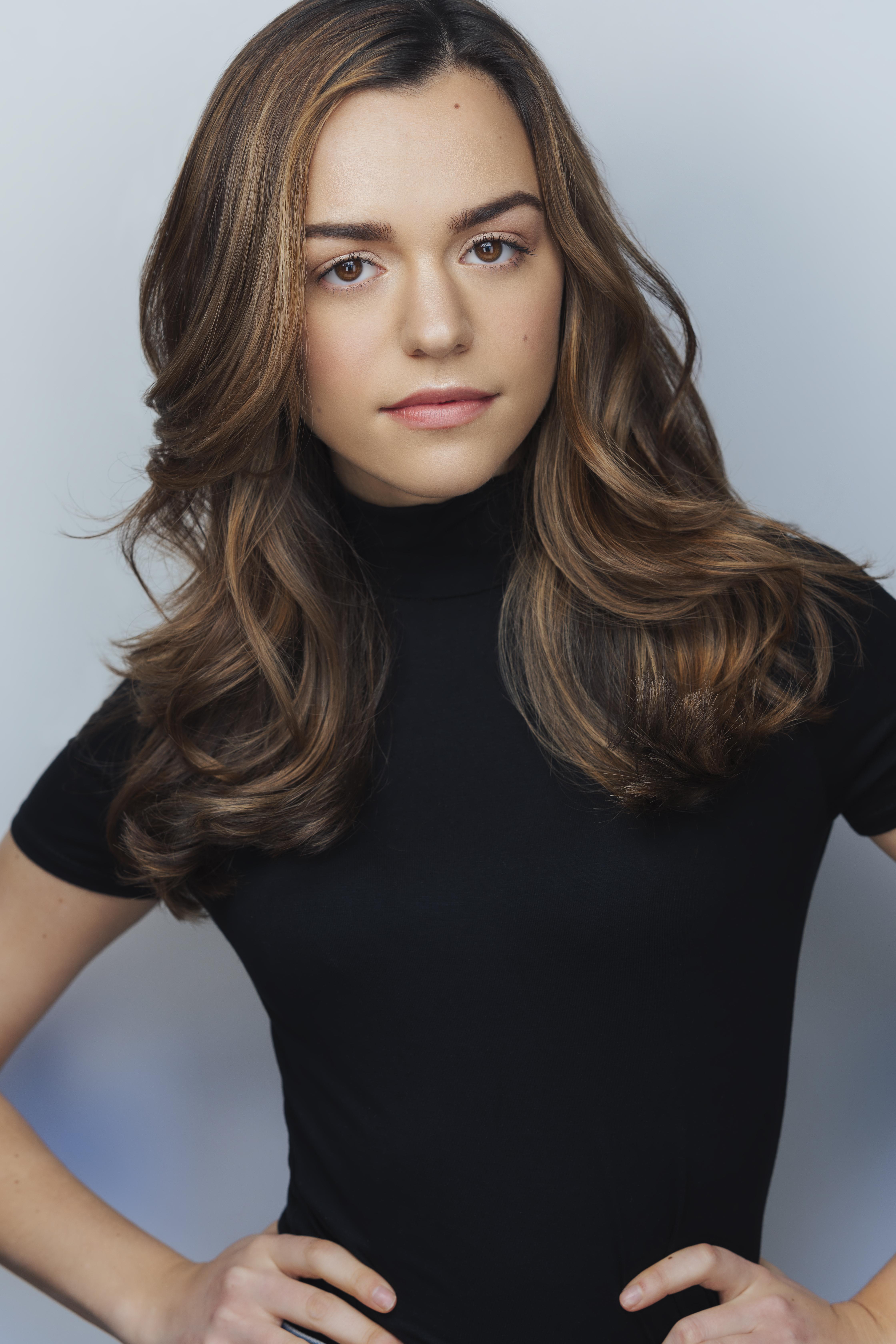 actor Isabella Pisacane large photo