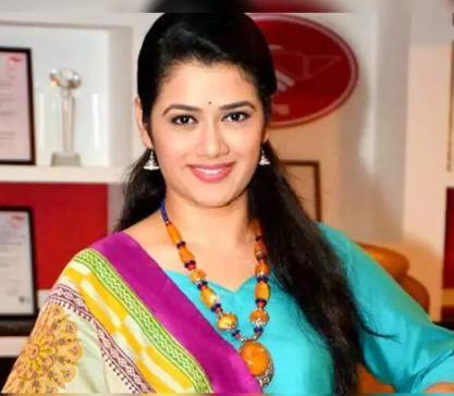 actor Girija Oak large photo