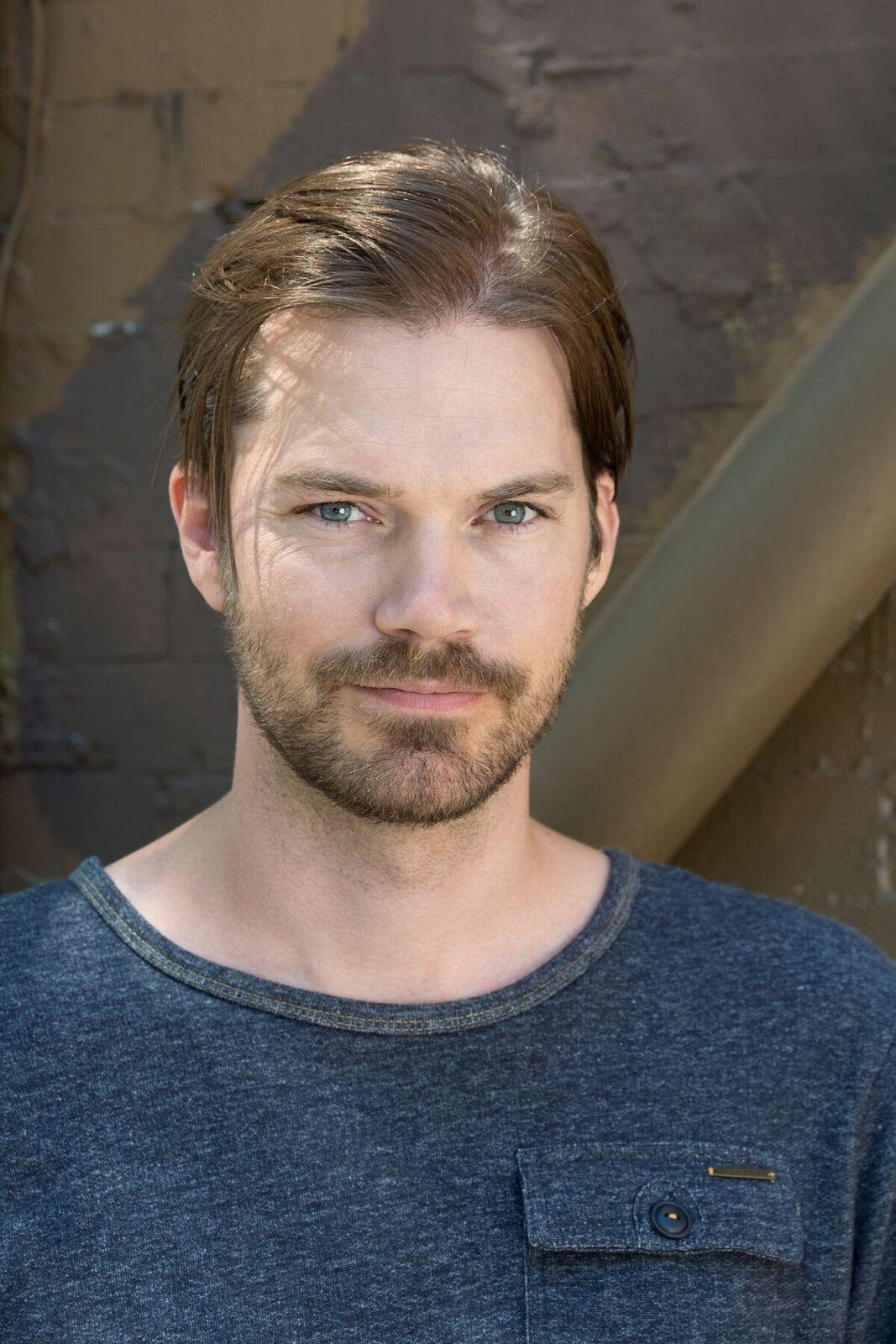 actor Carl Toftfelt large photo