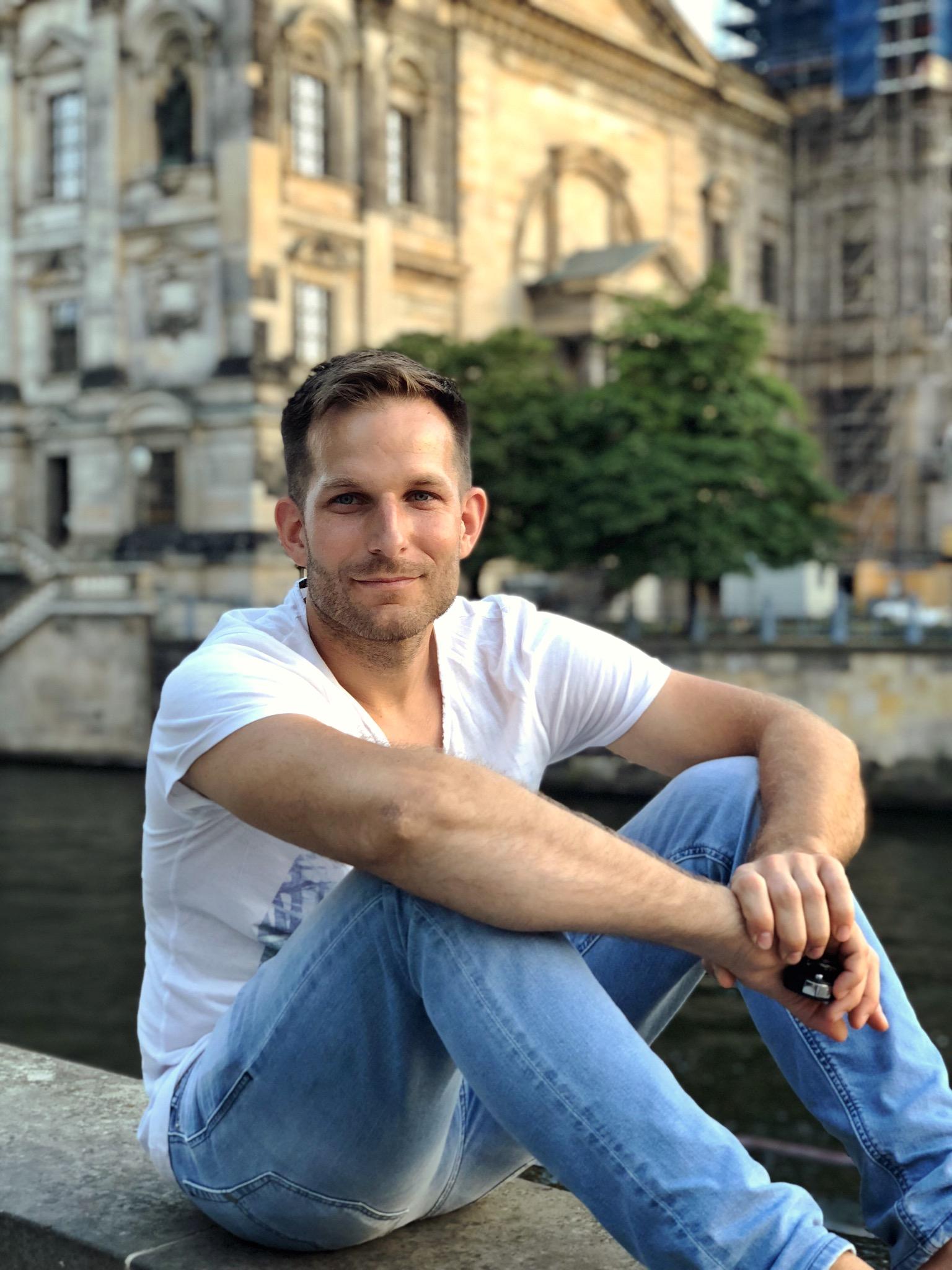 actor Timo Honsa large photo