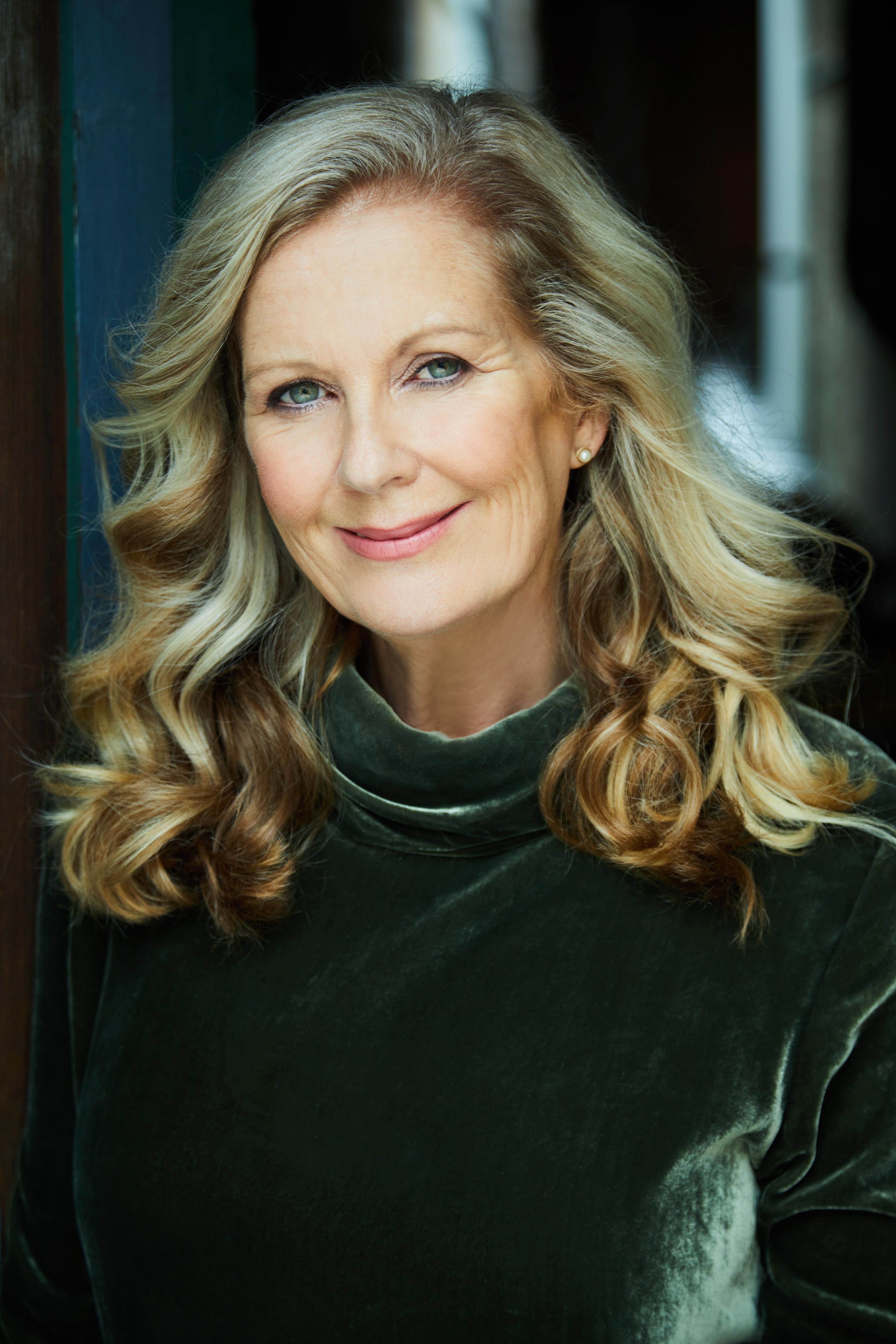 actor Amanda Benson large photo