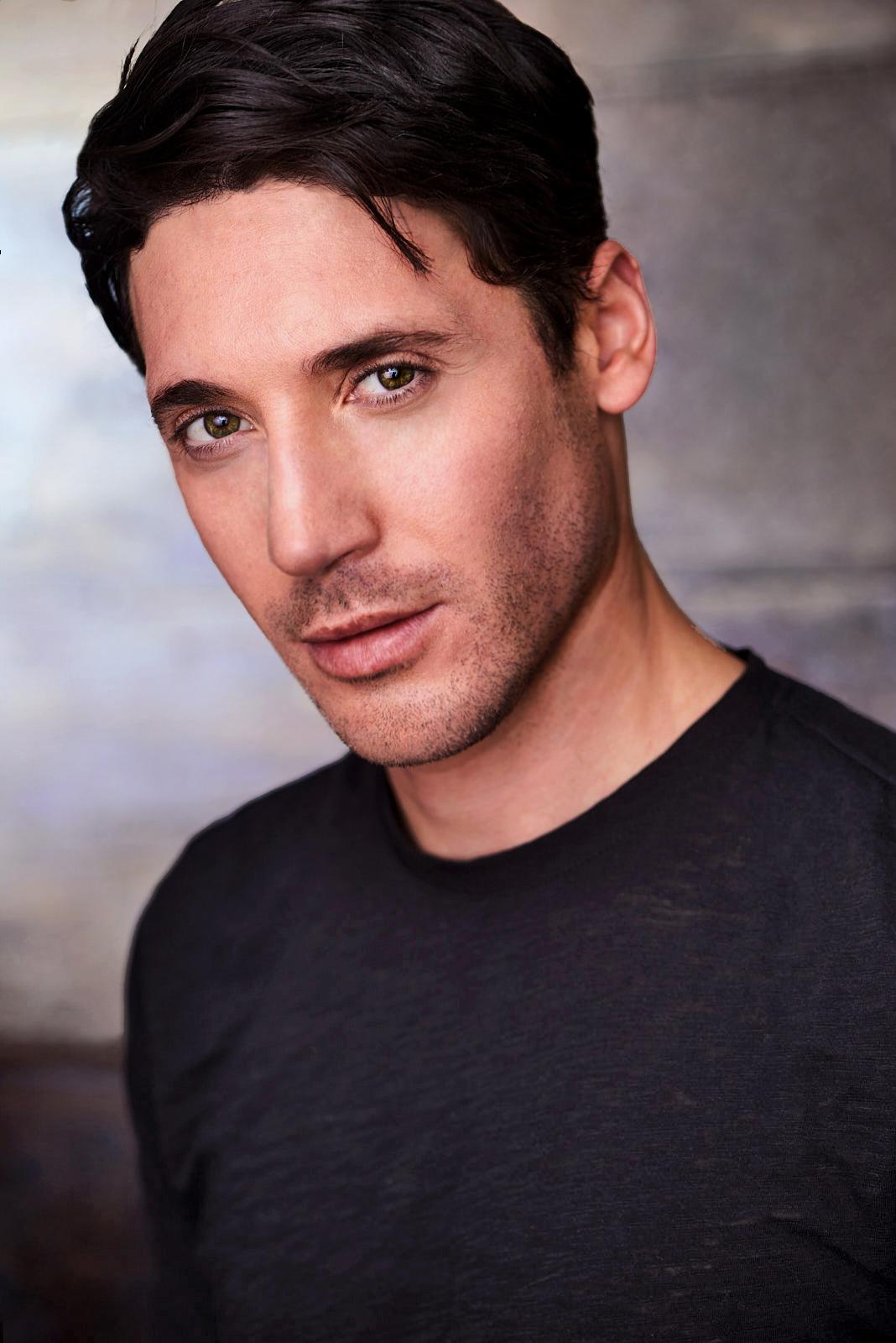 actor Guy Kent large photo