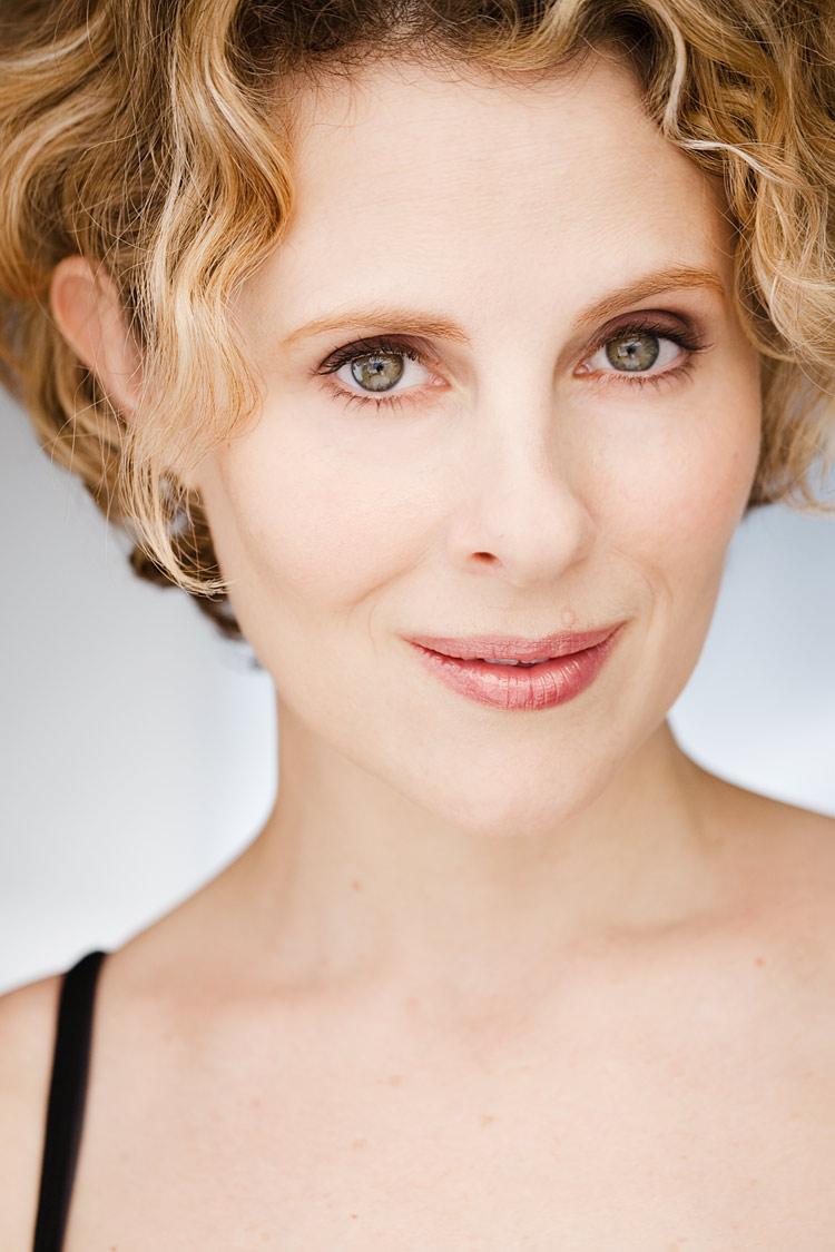 actor Amy Kay Raymond large photo