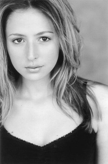 actor Julia Levy-Boeken large photo