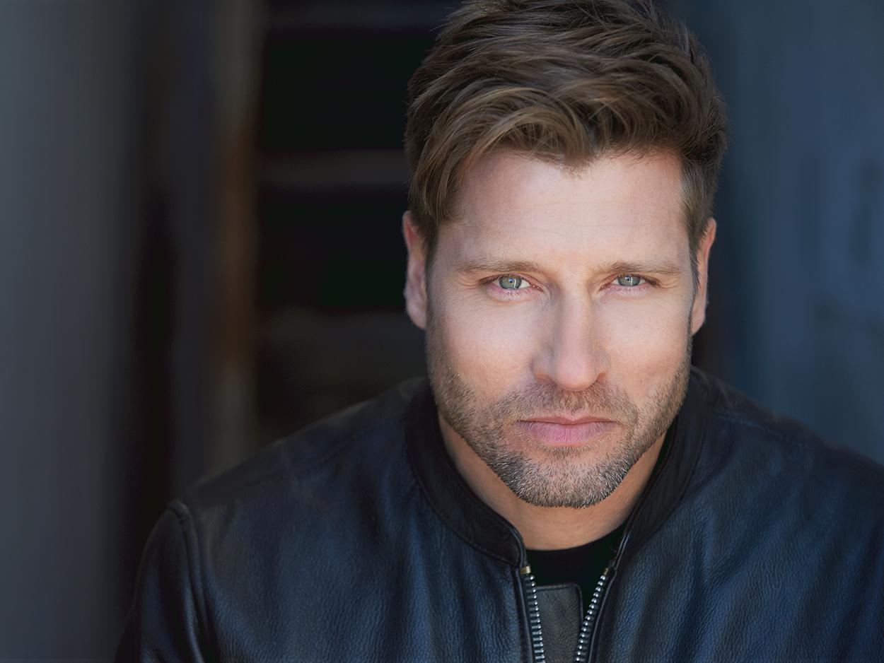 actor Damon Runyan large photo