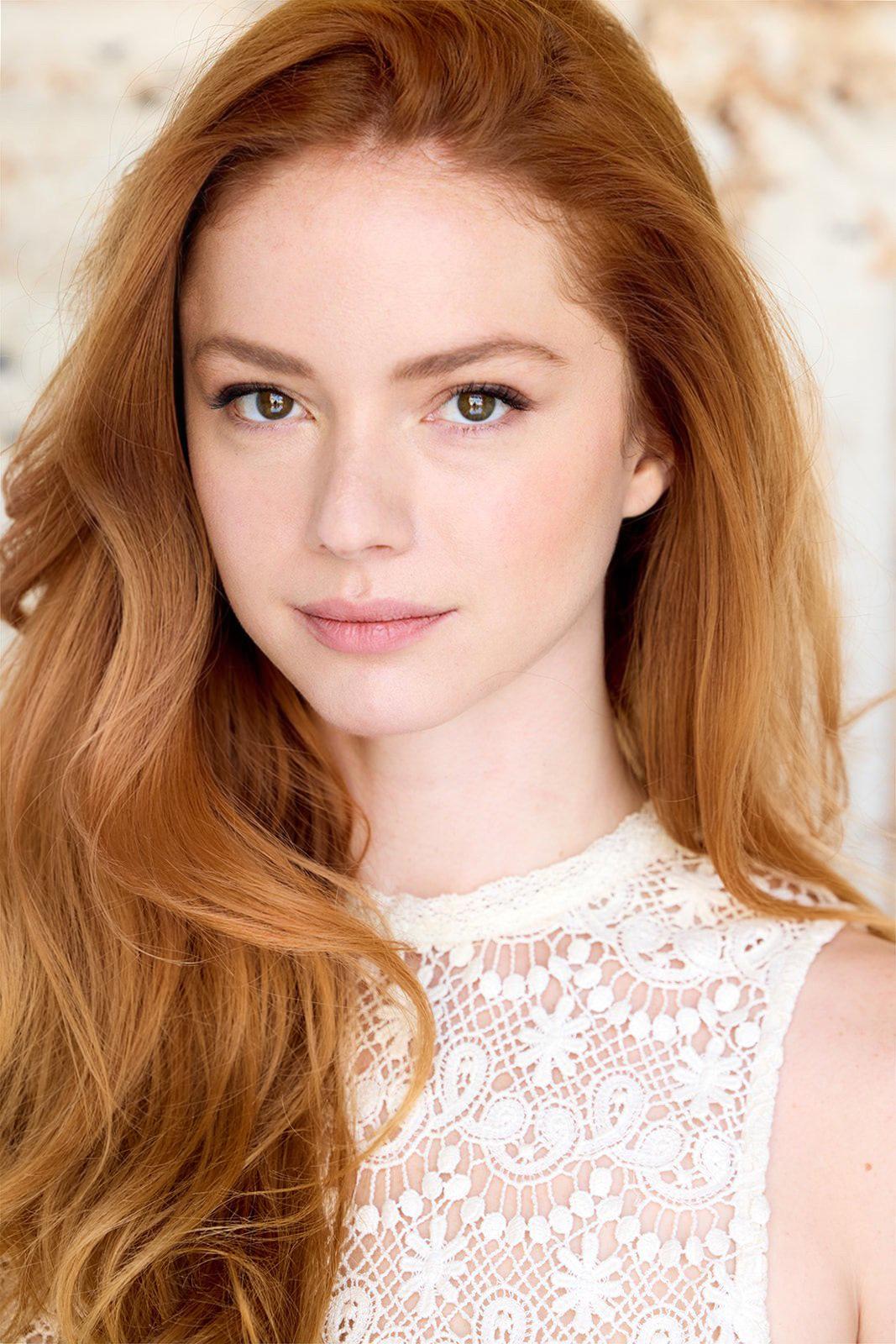 actor Mia Topalian large photo