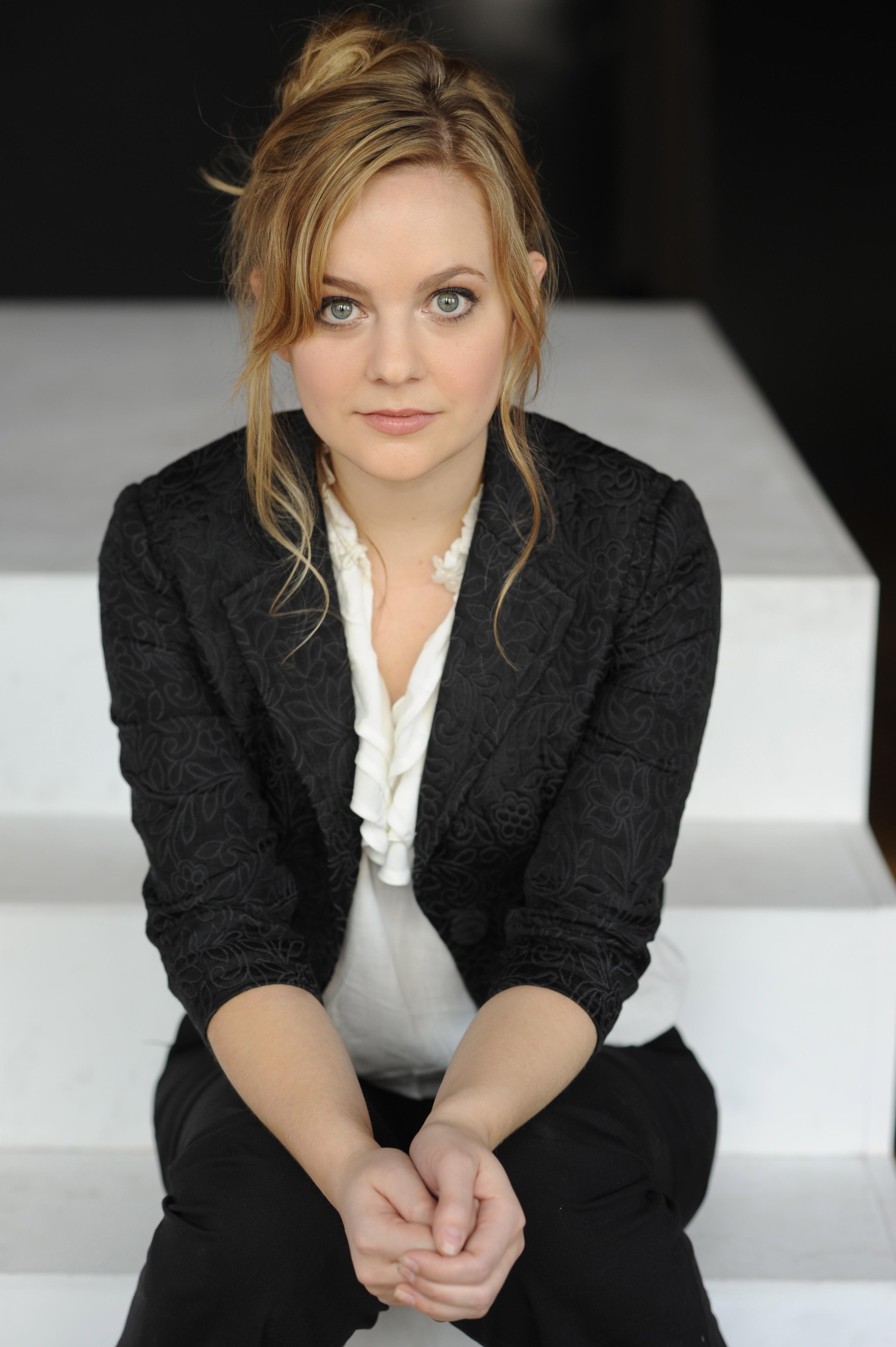 actor Lauren Donnelly large photo