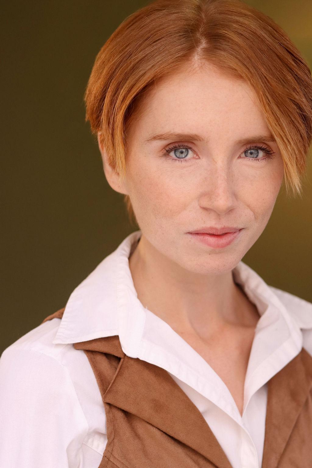 actor Amber Johnson large photo