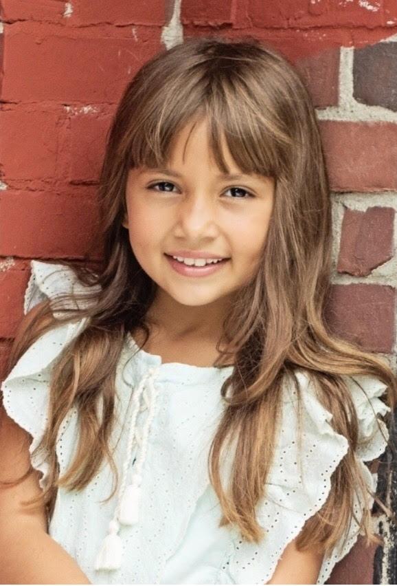 actor Elena Capaldi large photo