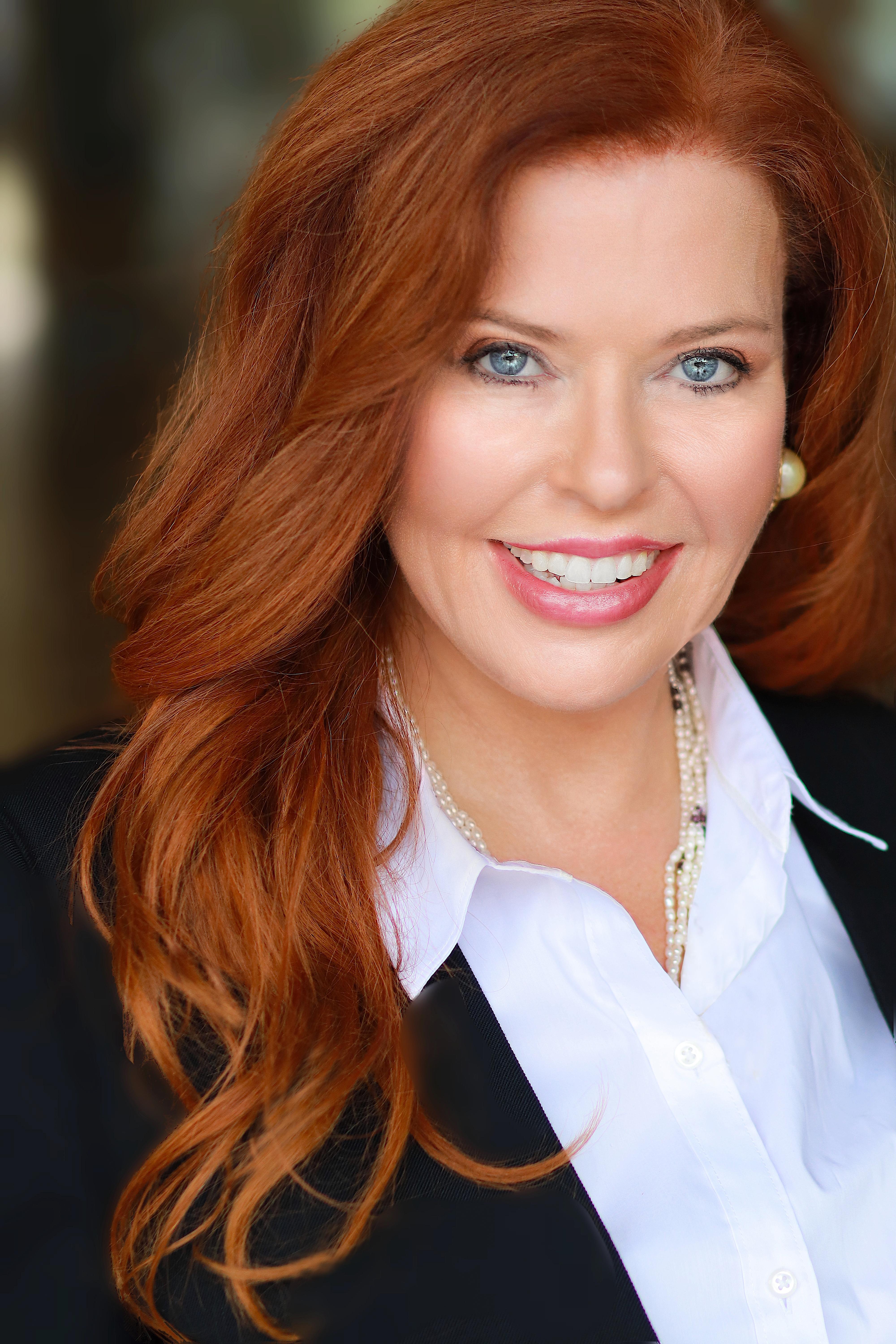 actor Laura Meadows large photo