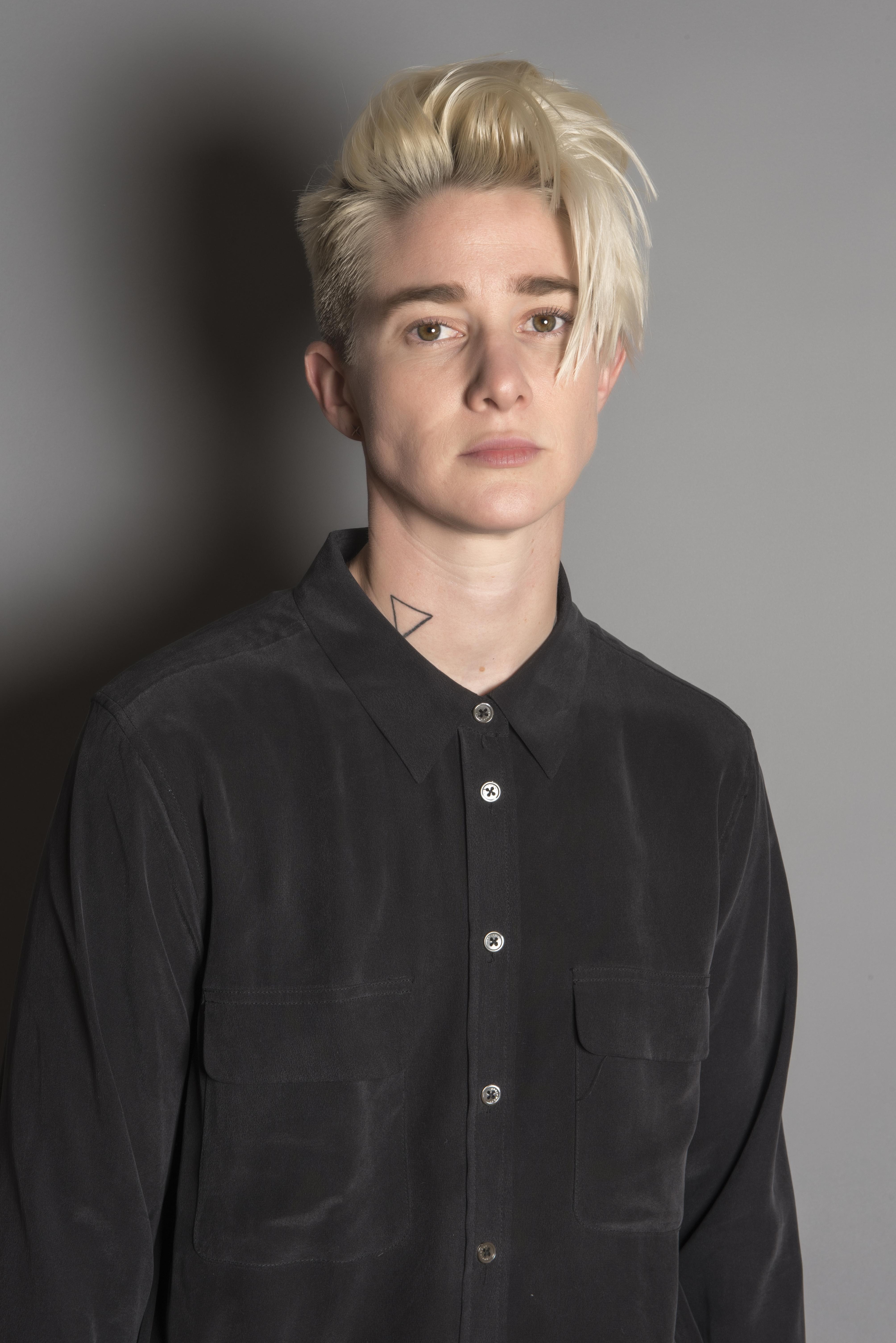 actor Mav Viola large photo