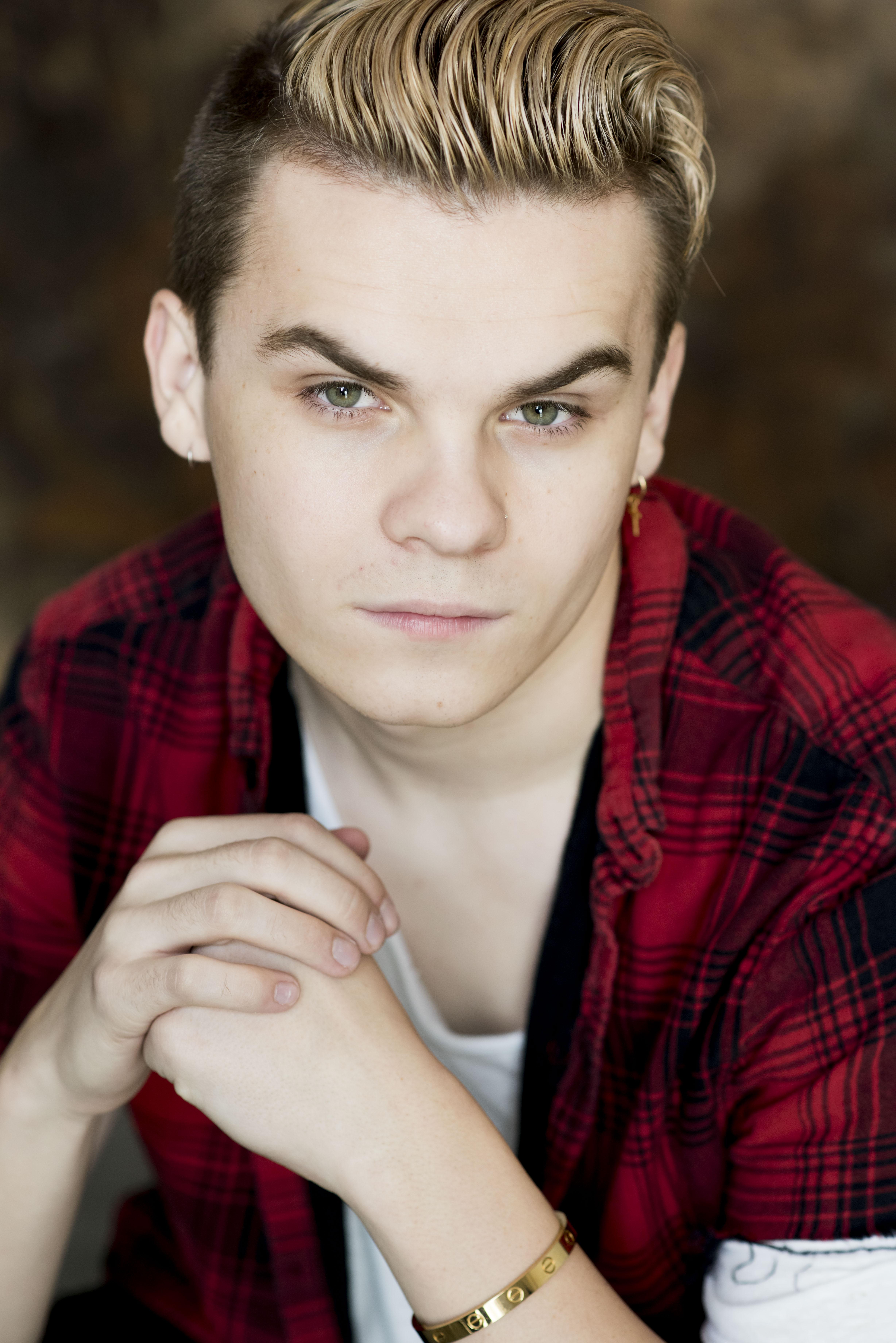 actor Ryan Hartwig large photo